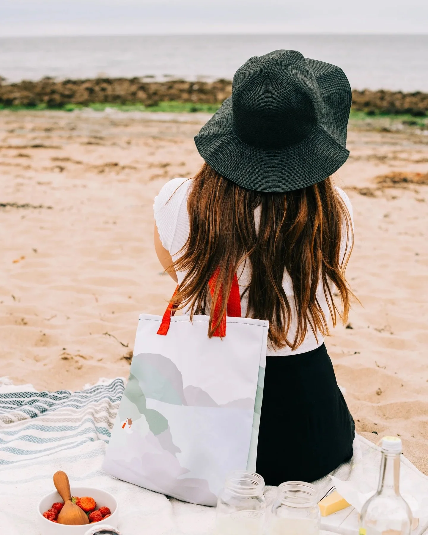 Let&rsquo;s kick off this new era of Kim Gee Studio with a sale, shall we?? 🖼️🇮🇲 My Minimann collection of illustrated landscapes is 20% OFF for #blackfriday all the way through to #cybermonday, including the prints, framed prints, tote bags, thro