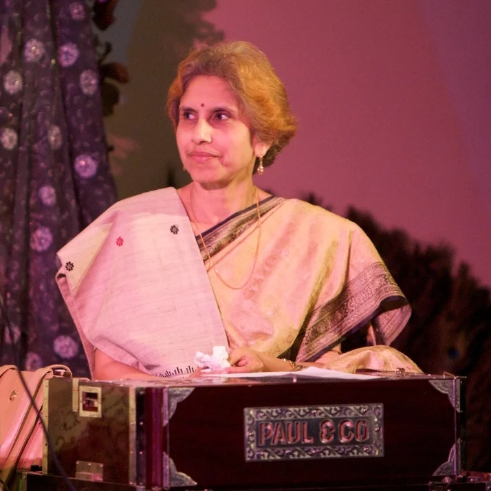 Smt. Sanghamitra Chatterjee Sanghamitra Chatterjee is one of the leading vocalists of India in the fields of light and light classical music. Gifted with a sweet and melodious voice Sanghamitra has chosen light music as her domain; this includes Adhunik (Bengali modern song), Rabindrasangeet (songs of Tagore), Nazrulgeet (songs of Nazrul), songs of Atul Prasad Sen, folk songs, Hindi Bhajans, film songs, Geet, Ghazals, etc.. She had her lessons in classical music from Pdt. Usharanjan Mukherjee and Sri Dashu Mukherjee.