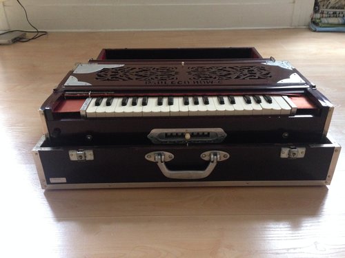 harmonium.jpg