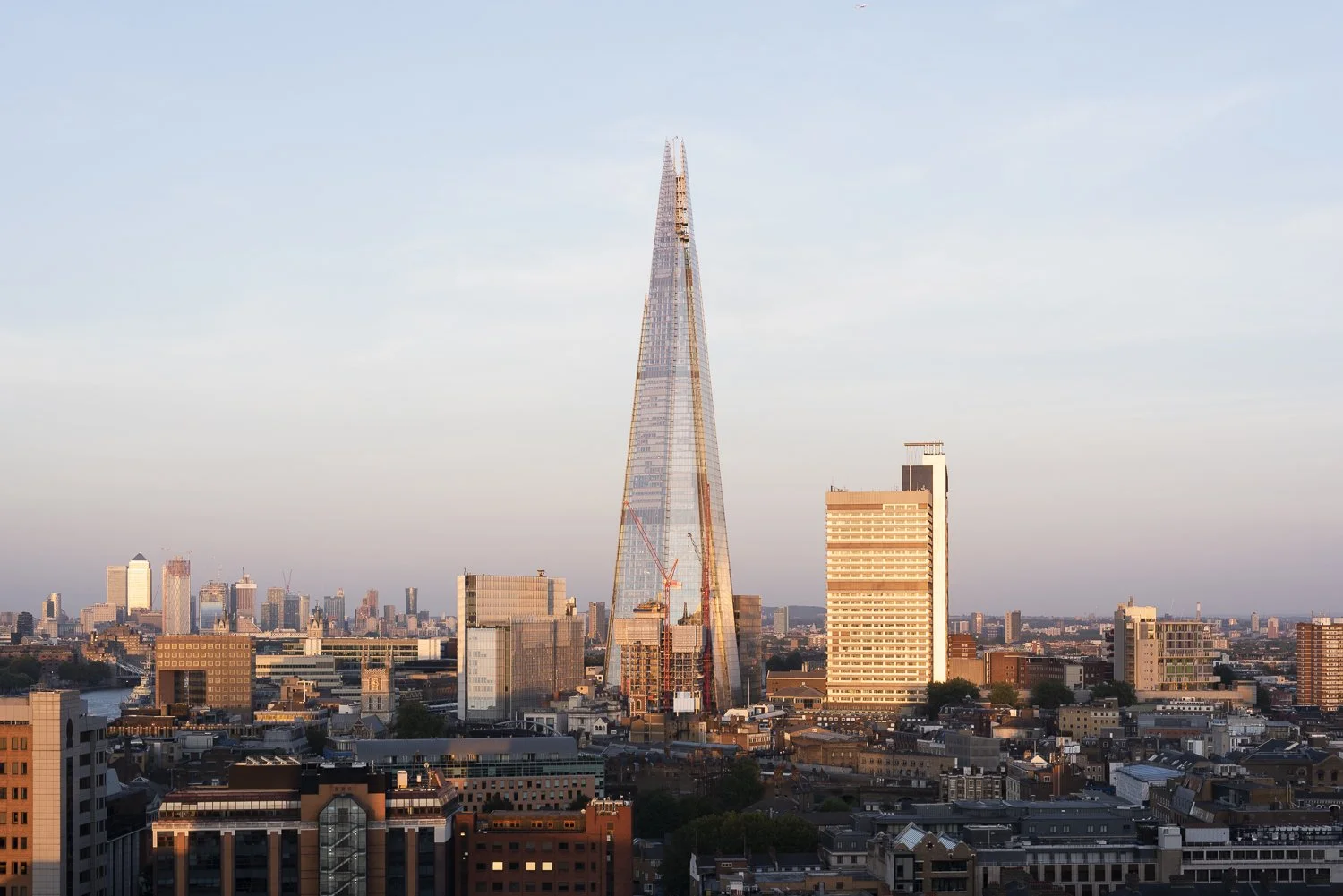 Shangri_La_Shard_London_Exterior_01.jpg