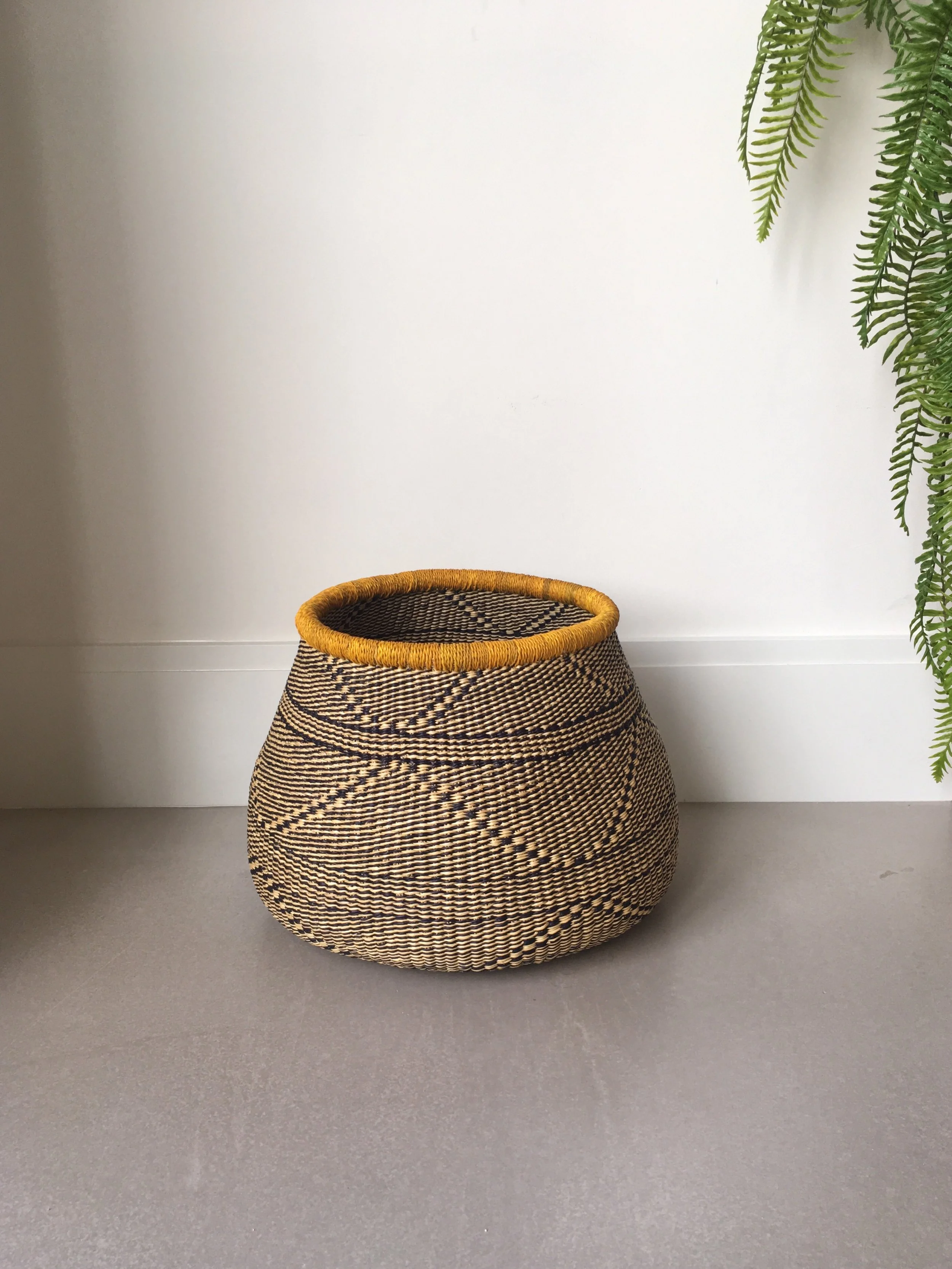 Nori curved basket