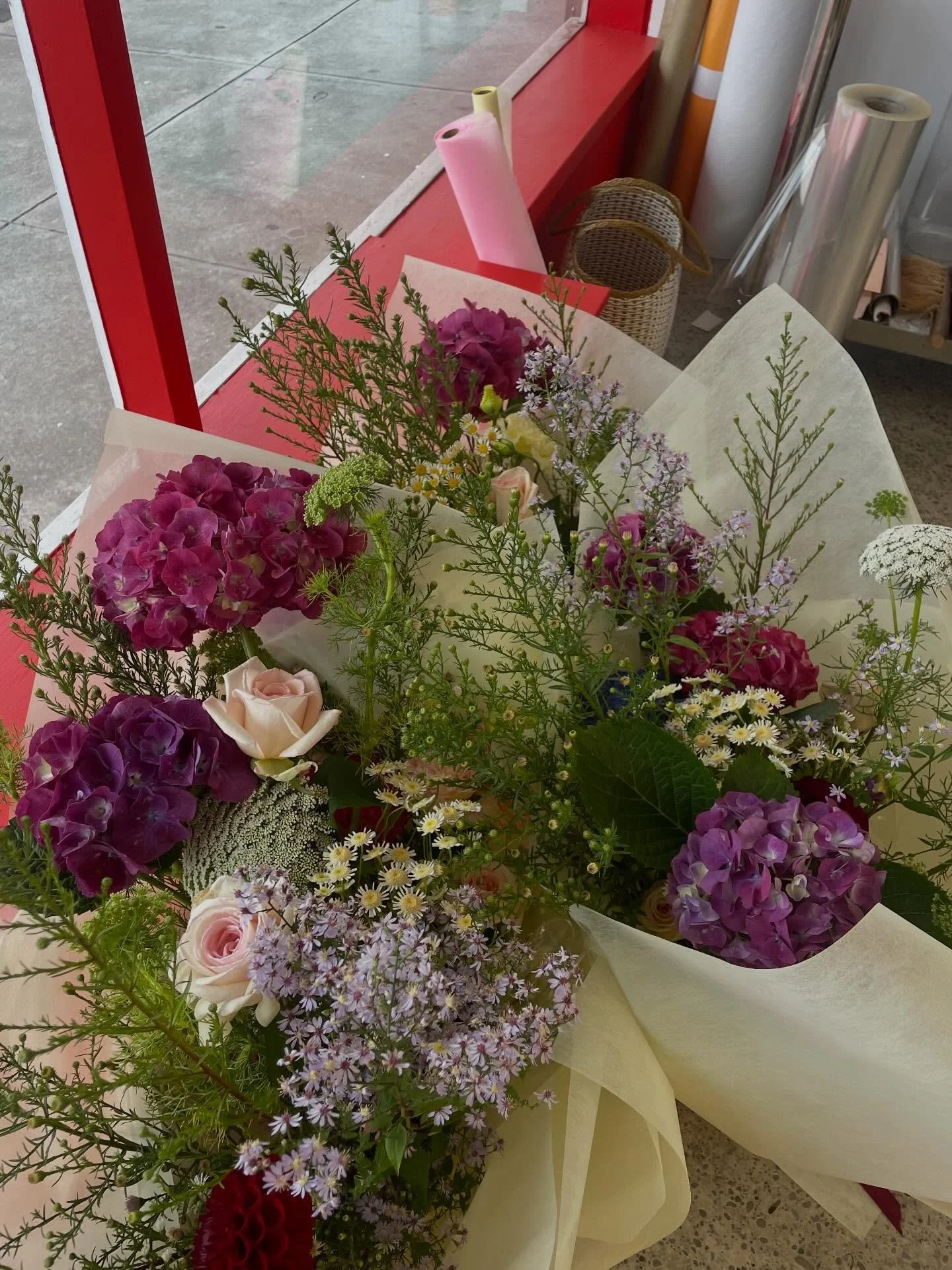 Flowers available this week order online or keep an eye on my stories for $35 bunches! Delivery is available for this Thursday 9th April!