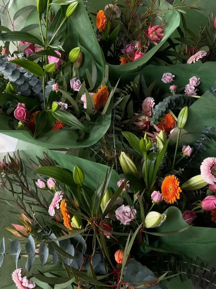 Last week&rsquo;s bunches were super nice and fragrant! Order one for this week, get a @cakesbyanna cake too! 💚💚🧡🧡 🍰 🍰