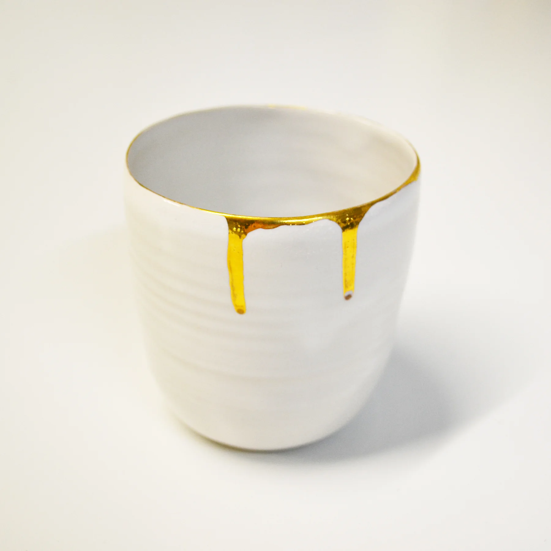Liquid gold -tableware