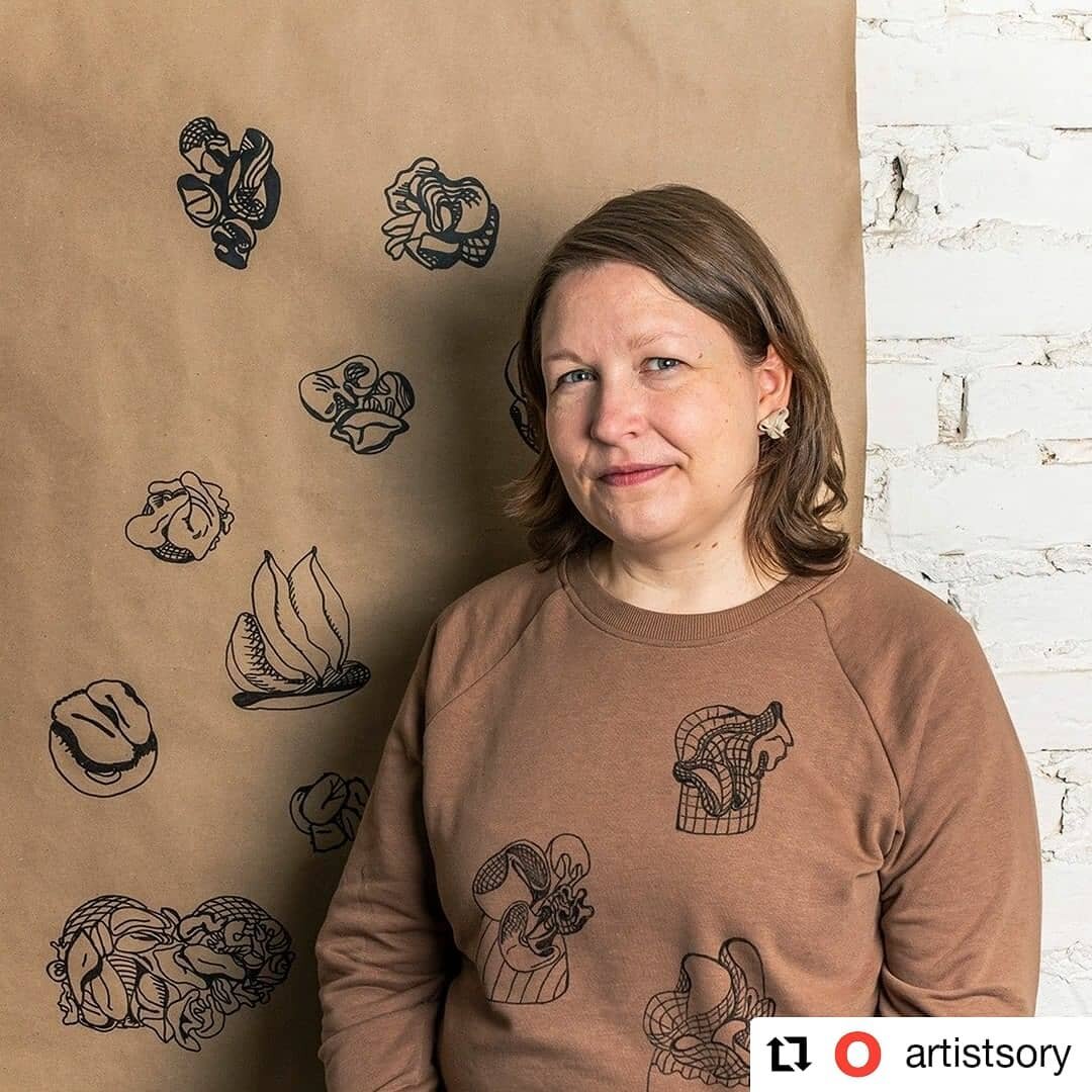 #Repost @artistsory
&bull; &bull; &bull; &bull; &bull; &bull;
Esittelyvuorossa Taiteilijat O ry:n varapuheenjohtaja taiteilija Heidi Aulikki Puumalainen (TaM). Heidi Aulikki (@heidiaulikki &amp; @heidi_aulikki) ty&ouml;skentelee keraamisten materiaal