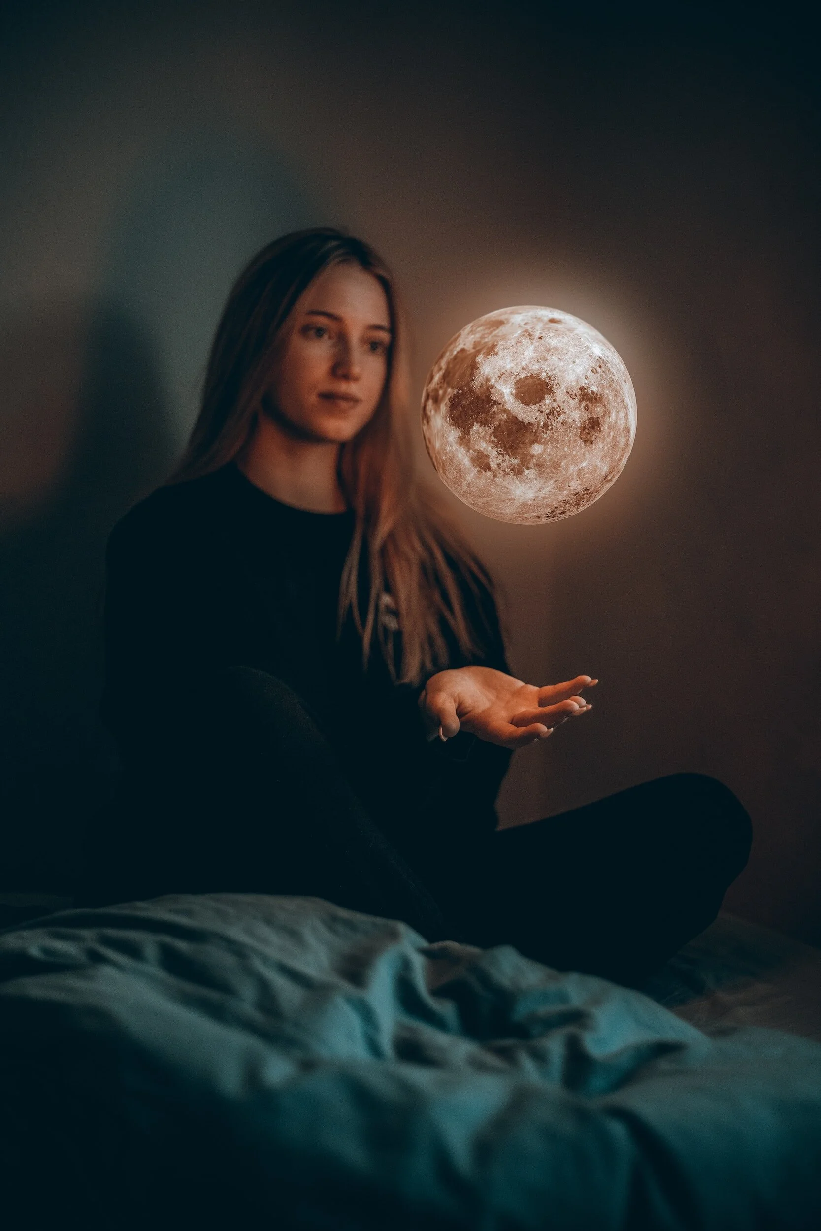 The Aquarius full Sturgeon moon and how we can flow with it and learn about ourselves.
