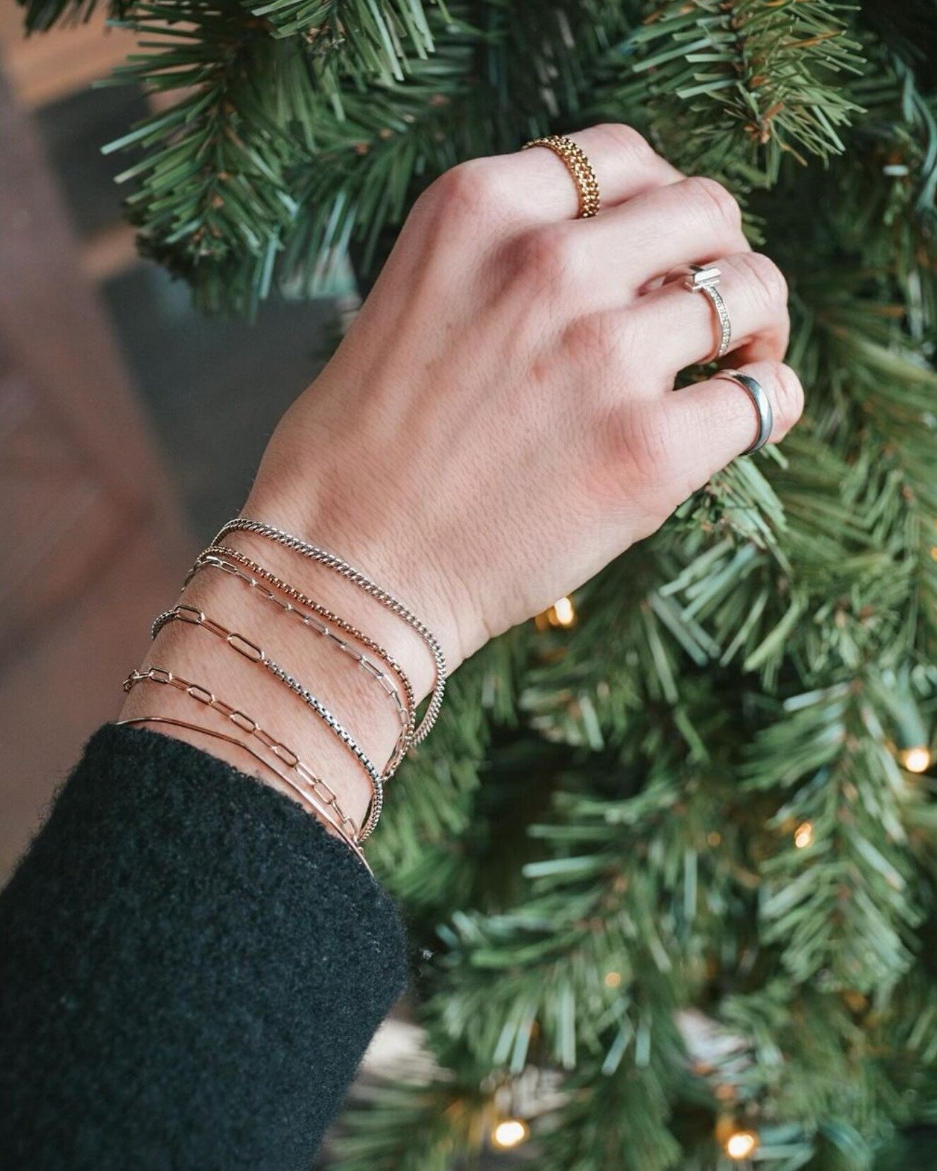 Get a gift that lasts forever with @bonded.lasvegas s permanent jewelry 🤩

Mindy Hamilton, owner of @bonded.lasvegas s is a member of the Las Vegas Fashion Council.