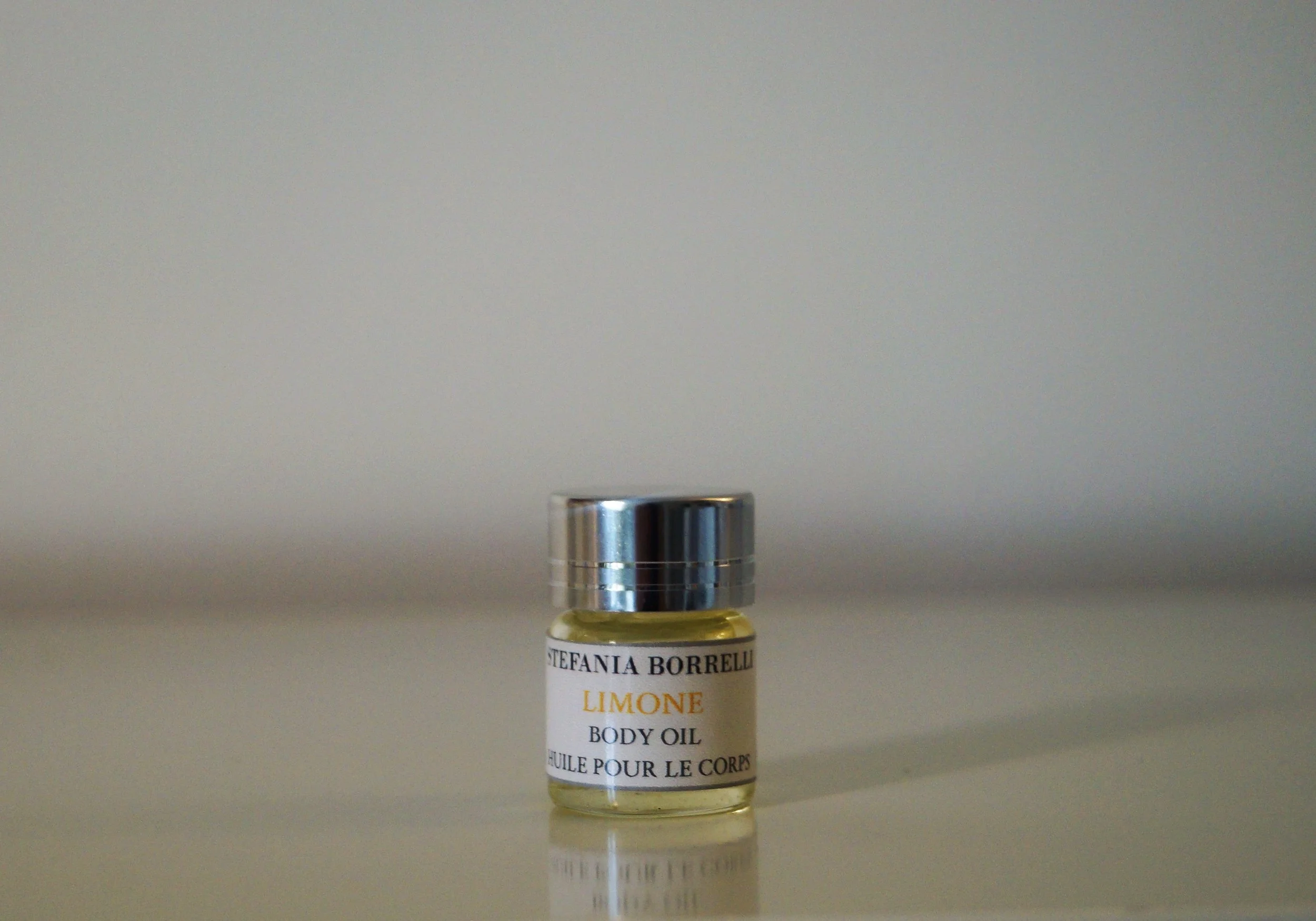 Limone -Lemon from Sicily Aroma: Intense, lemon-fresh aroma with a zesty, tangy/tart top note.