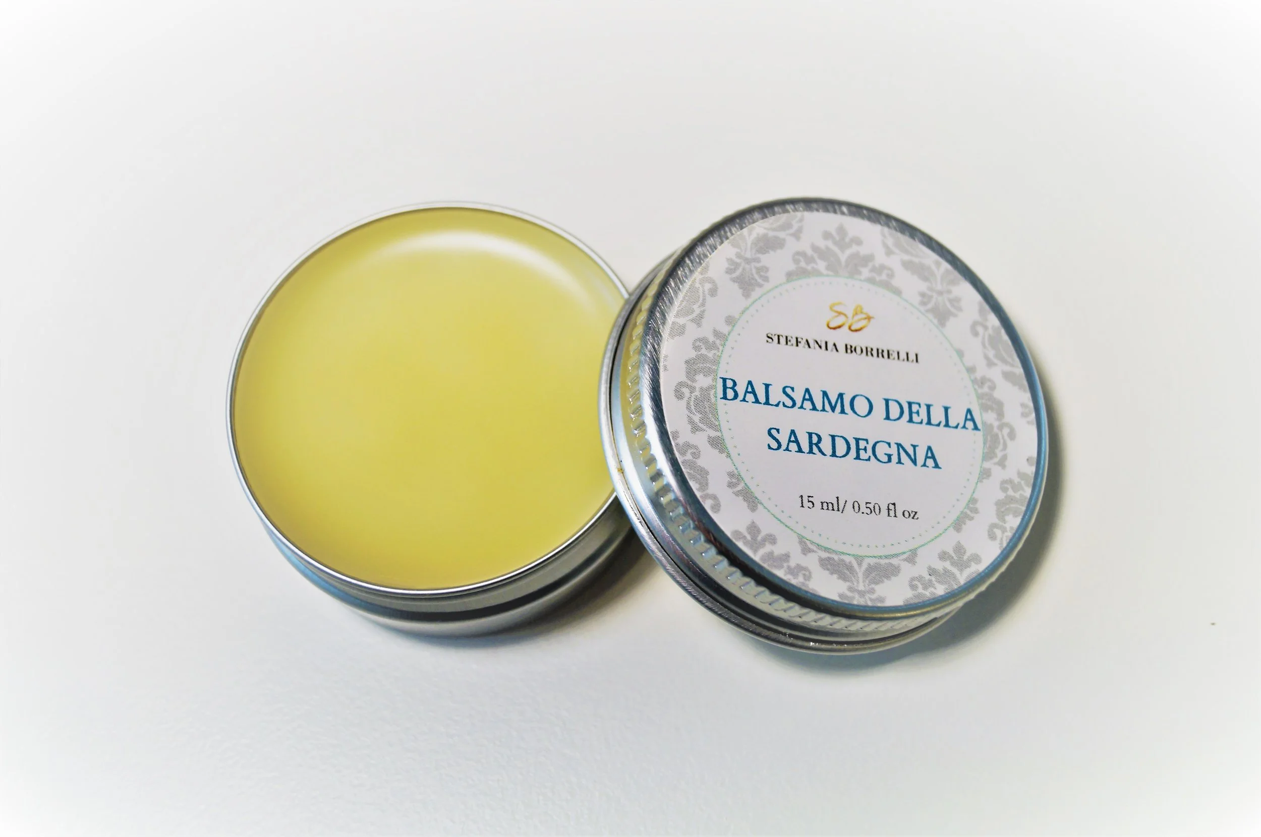 With: Eucalyptus, Myrtle, Helichrsysum, Rosemary, Malvarosa, Sardinian Sage, Costa Paradiso White Rosemary