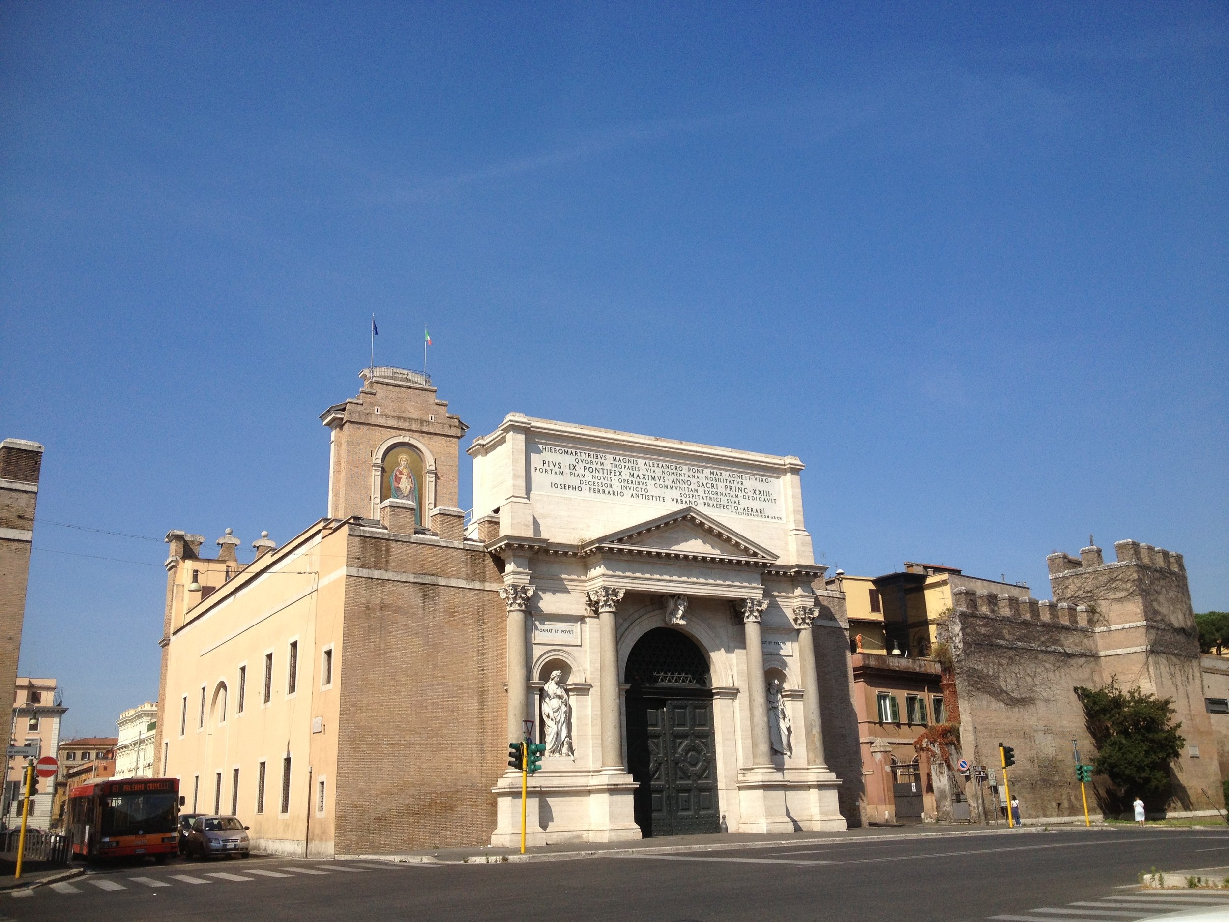 THEA ANCIENT “GATE” DESIGNED BY MICHELANGELO