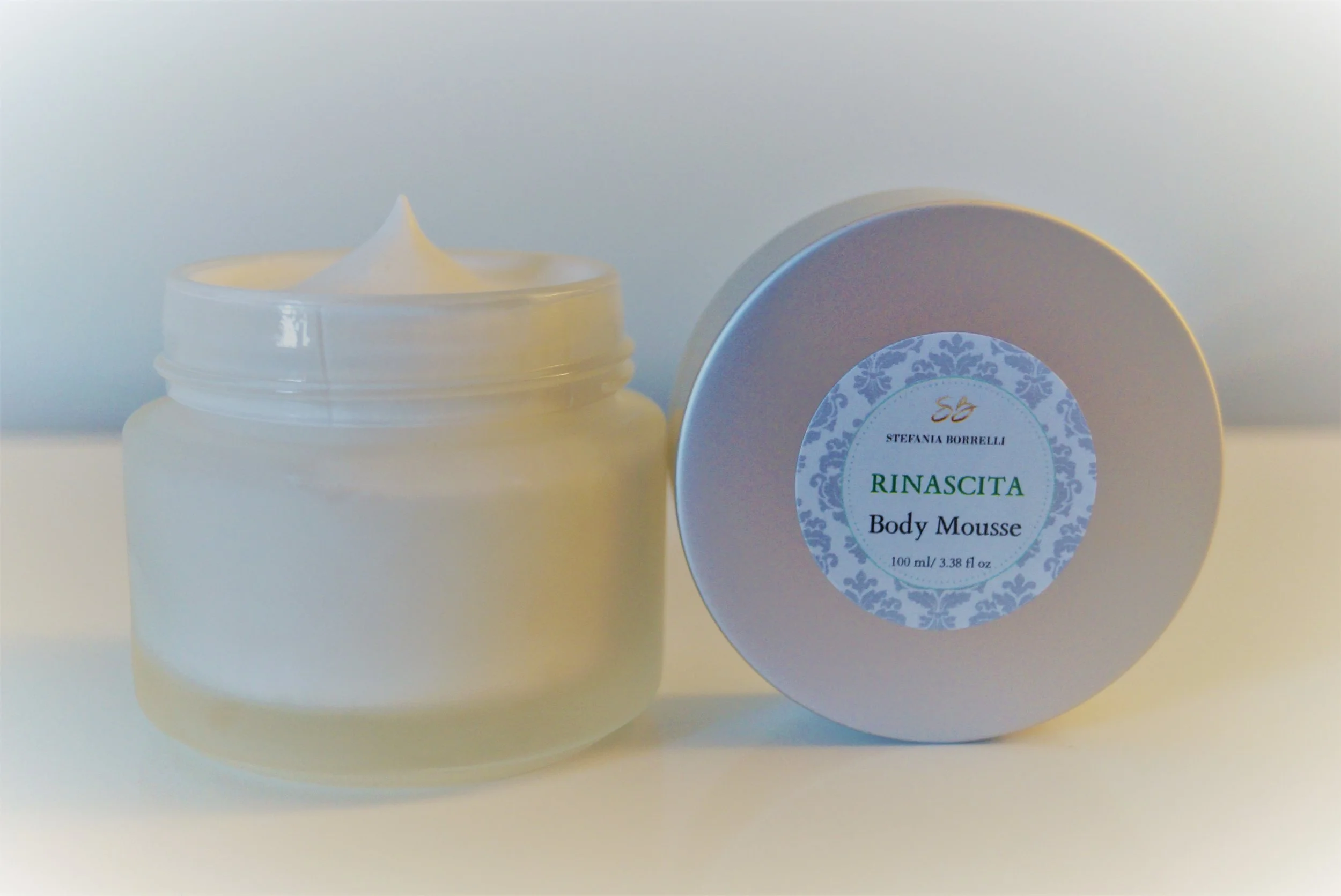 RINASCITA HAND AND BODY MOUSSE = FROM $ 38 + hst CUSTOM PRODUCTS: SELECTION OF ESSENTIAL OILS MAY VARY INGREDIENTS: Butyrospermum Parkii (Shea Organic Butter), Orbignya Oleifera (Babassu) Oil , Simmondsia Chinensis (Jojoba) Oil, Camellia oleifera, Carthamus Tinctorius (Safflower) Seed Oil, Oryza sativa, Maranta Arundinacea (Arrowroot) Root Powder,Rosmarinus officinalis (rosemary) extract, D-Alpha-TocopherolRosmarinus officinalis (rosemary) extract, D-Alpha-Tocopherol.