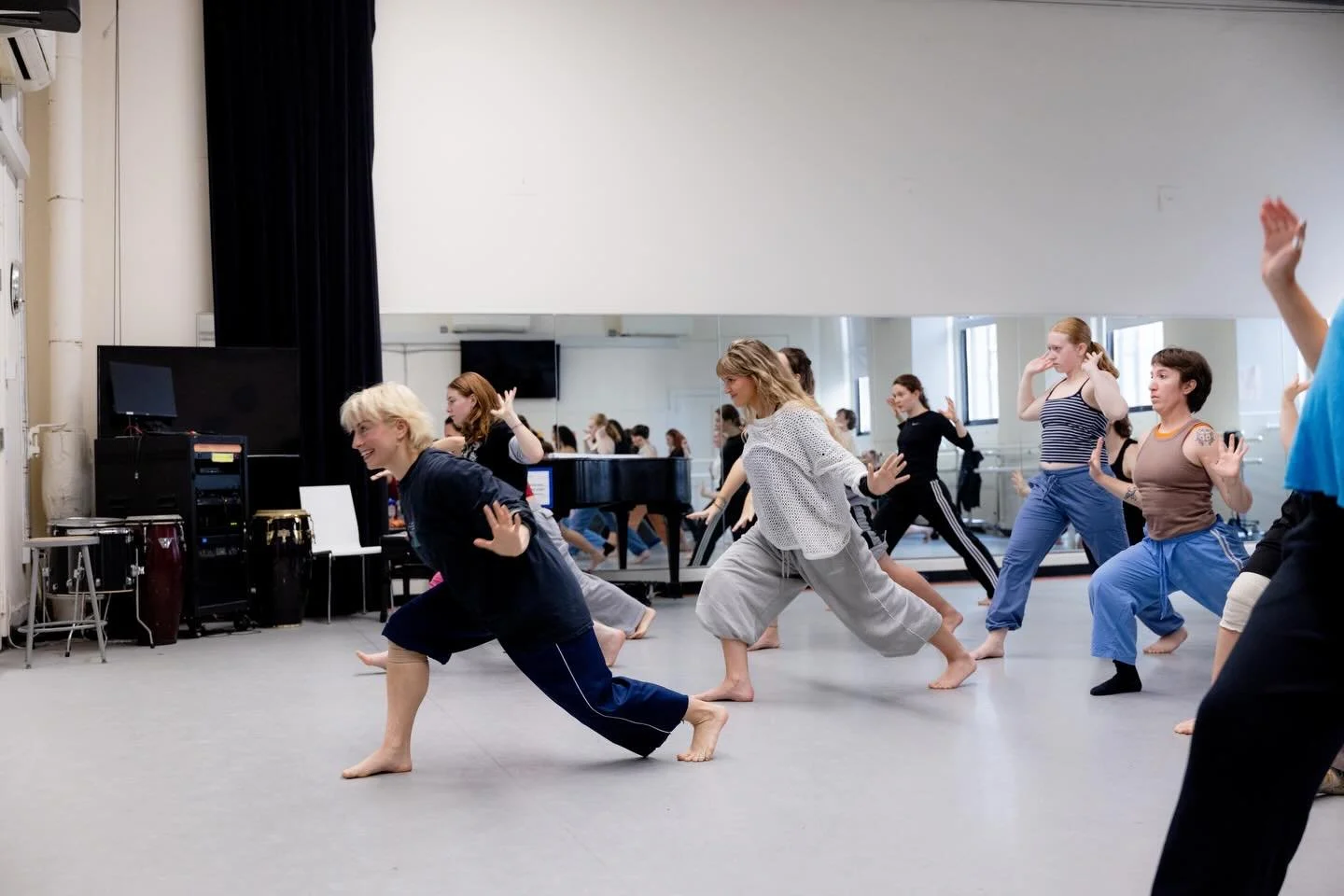 THAT&rsquo;S A WRAP!! On our 2026 emerging artists winter intensive⭐️ 

What a fulfilling week of dancing, togetherness and JOY!
Here&rsquo;s just a glimpse of what we were up to.🪩

Photos: Olivia Moon Photography @oliviamoonphoto 
#daviddorfmandanc