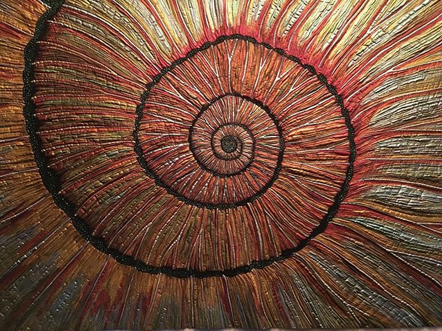 Russian Ammonite quilt just finished. Love this quilt! #paleoart #ammonites #artquilts #ammonitequilts #ammoniteart #fossilart