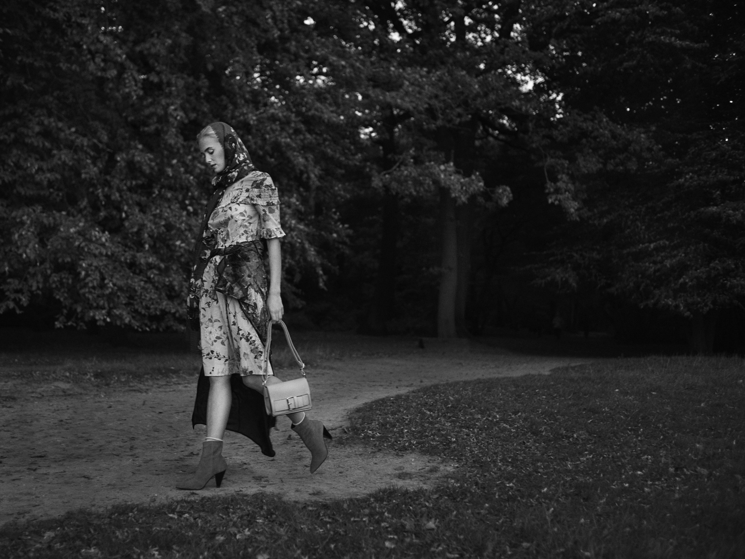 ROYAL LONDON GIRL