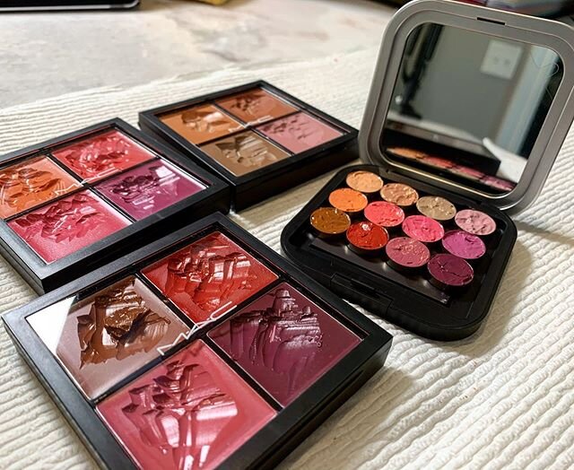As makeup artists, it is our job to put makeup in to smaller containers, see how it works..then we die. Handy dandy @makeupforeverofficial large refillable makeup case to house my @maccosmetics cream blushes 🔴🟣🟠 #ericaetcetera #depotting #depottin