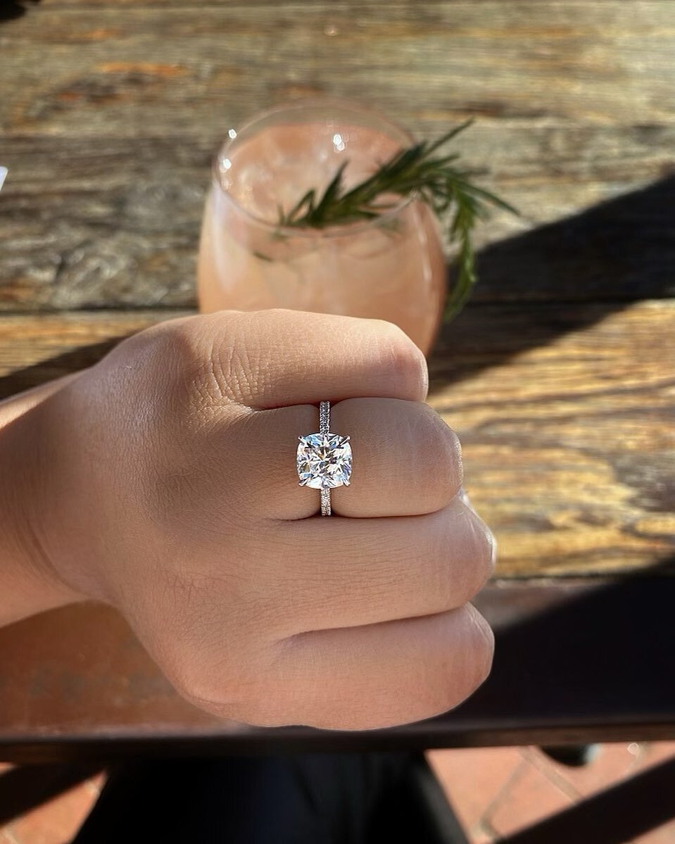 #TheTaylorRing with an 8mm Modern Cushion #TrueGemMoissanite (approximately 2.40ct diamond equivalent) in #recycled 18K White Gold 💍 Modeled by Alisha, size 5.75-6 ✨