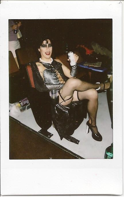 FRANK PREPPING FOR THE MIDNIGHT SHOW