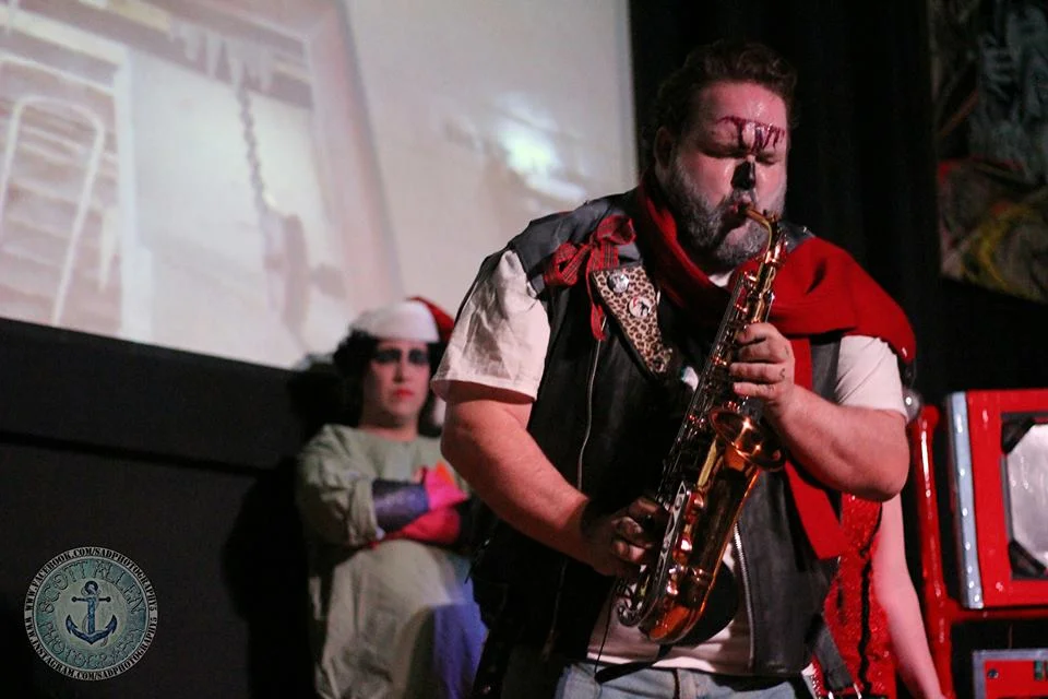 SNOWMAN EDDIE HAVING SAX WITH THE AUDIENCE