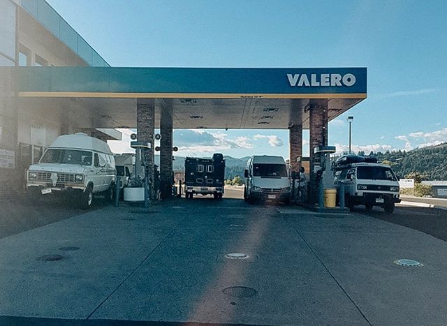 Two years ago today, a most epic and harrowing caravan journey began to Bagby hot springs...
.
#vanlife #caravan #vanfriends #nomads #oregon #vanlifediaries #storiesfromtheroad