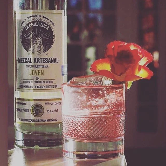 Try best flavour. Try #cocktail 🍹 . TrUe CoLOuRs 🌈 by @thecocktail.blog .
.
.
.
.
.
.
.
.
.
.
. .
#oldfashion #fruity #banana #lavender #berries #tobala #tobalalachicaloca #mezcallachicaloca #orange #dashoflemon #ontherocks @mezcalboutique @lachica
