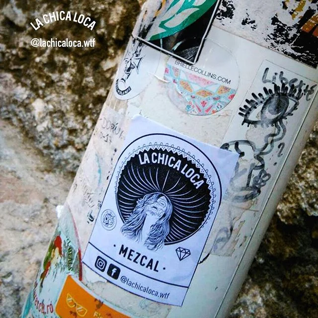 Make free your #wildheart .
@lachicaloca.wtf @mezcallachicaloca 🖤
.
.
.
.
.
#mezcallachicaloca #mezcal #craftbeer #cervezasartesanales