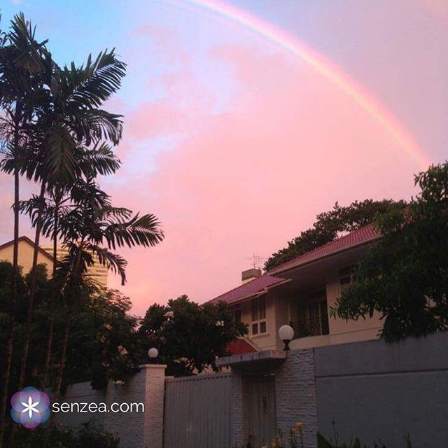 A sense of wonder 🌈
.
Rainbows are fascinating&hellip; none of them are alike and we all see their colours differently.
.
What is on the other side of the rainbow ? I bet that on the other side&hellip; ✨
.
This one appeared on my way home, in Bangko