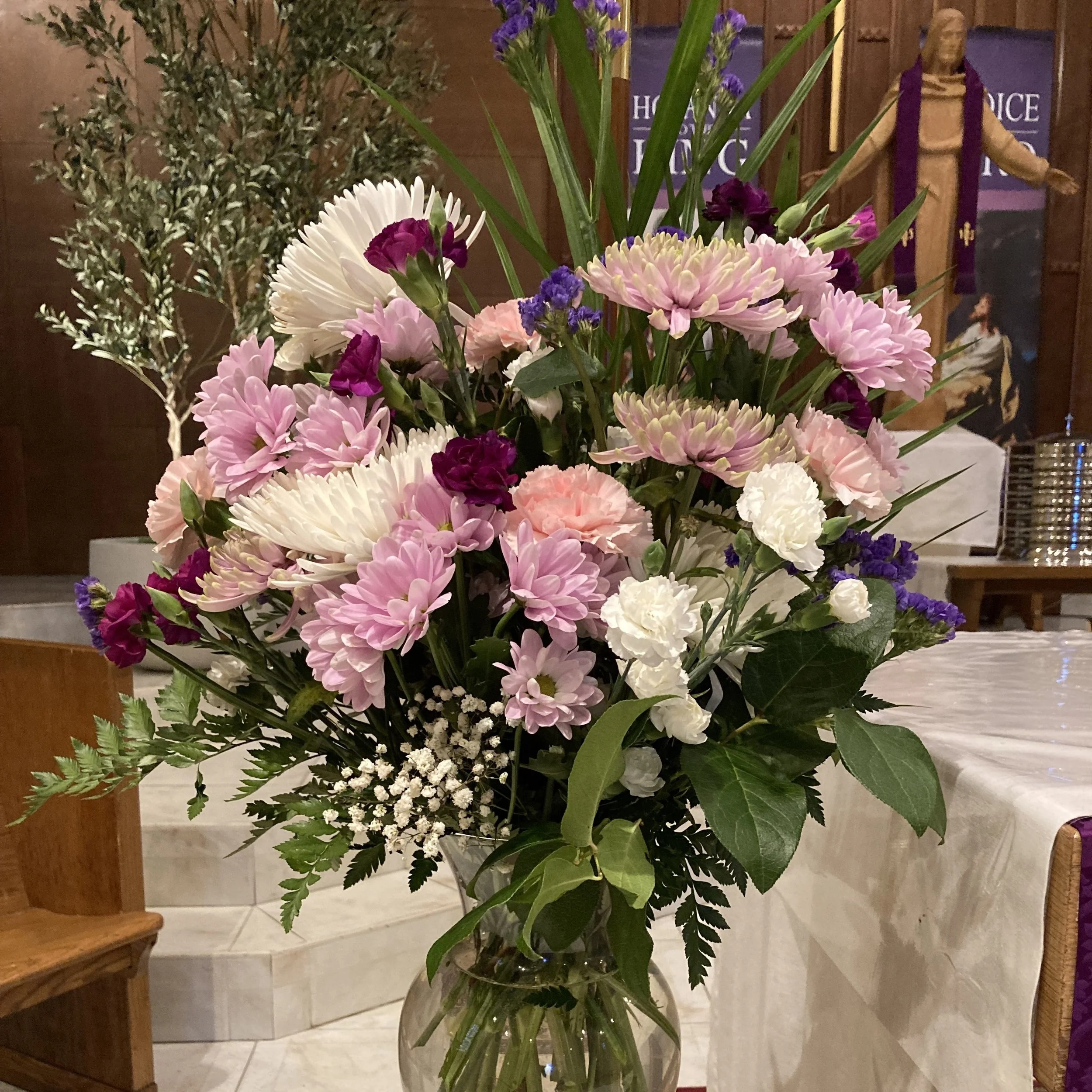 altarflowers_spring2025.jpg