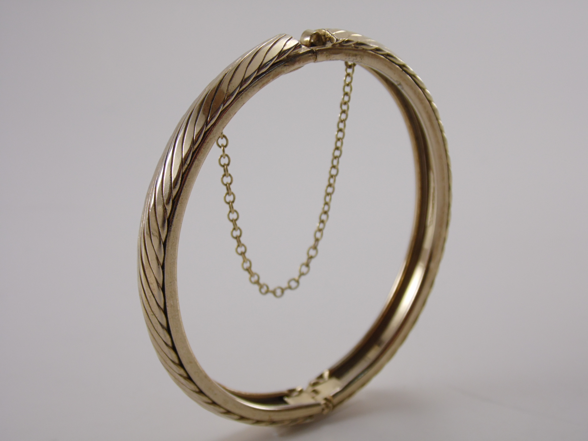 Vintage Signed Whiting & Davis Goldtone Hinged Cuff Bangle Bracelet