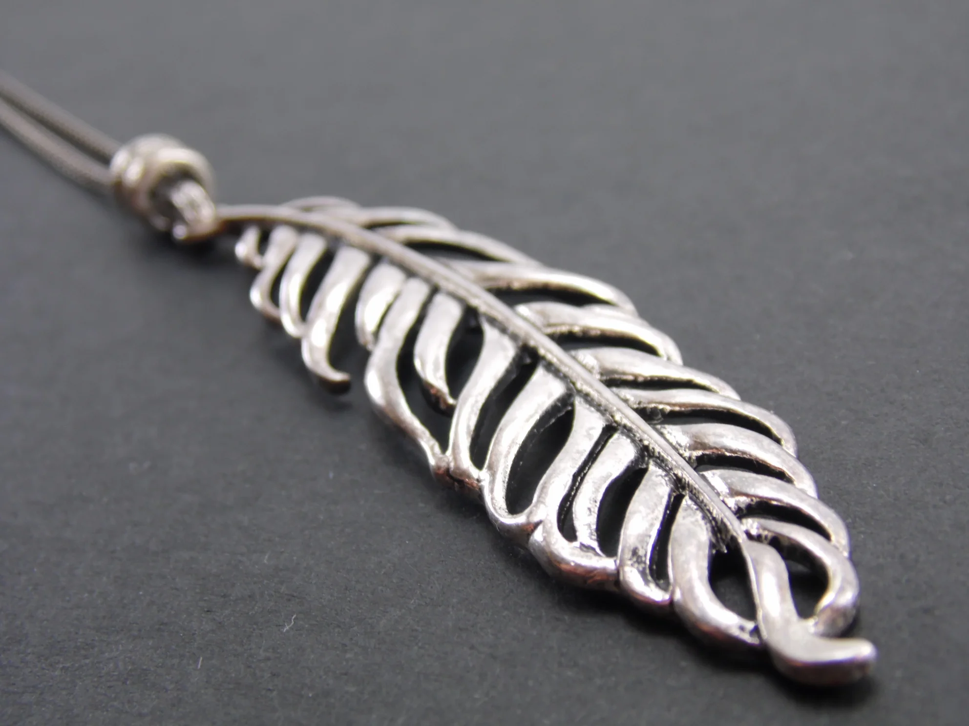 Vintage 20 Inch Signed "S10" Silver Plated Leaf Floral Feather Motif Pendant Chain Necklace