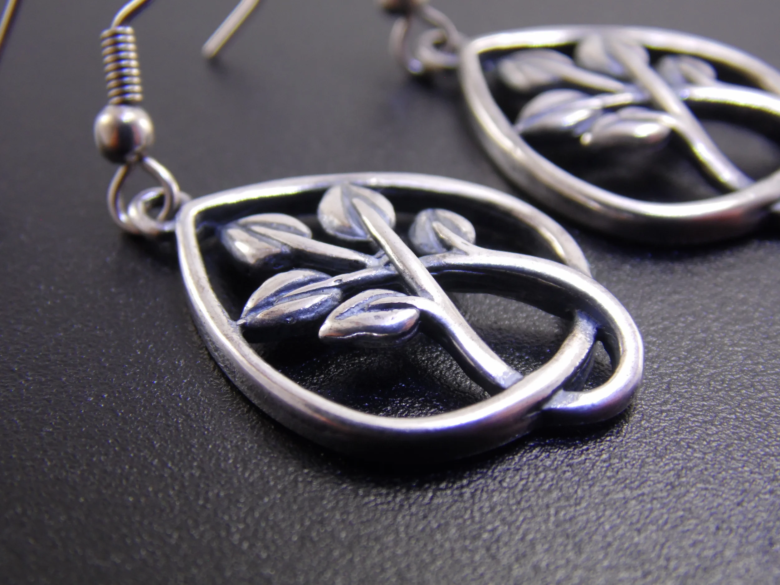 Vintage Silver Plated Leaf Floral Motif Dangle Drop Earrings