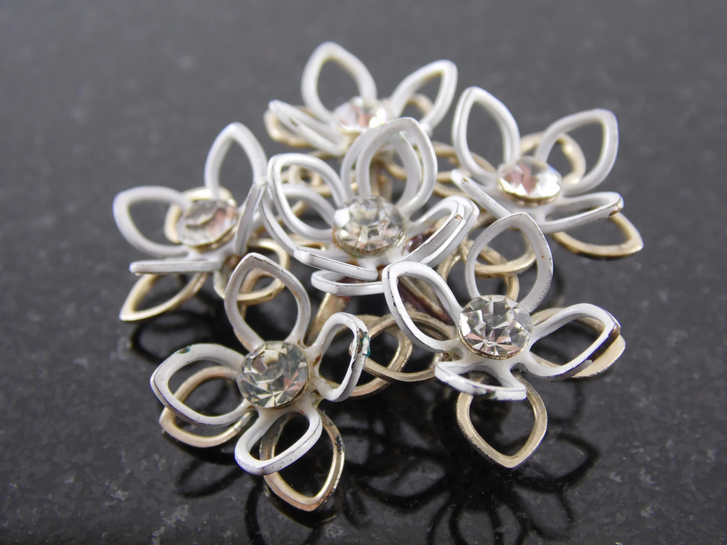 Vintage Unsigned Kramer White Flower Floral Motif Rhinestone Cubic Zirconia CZ Brooch