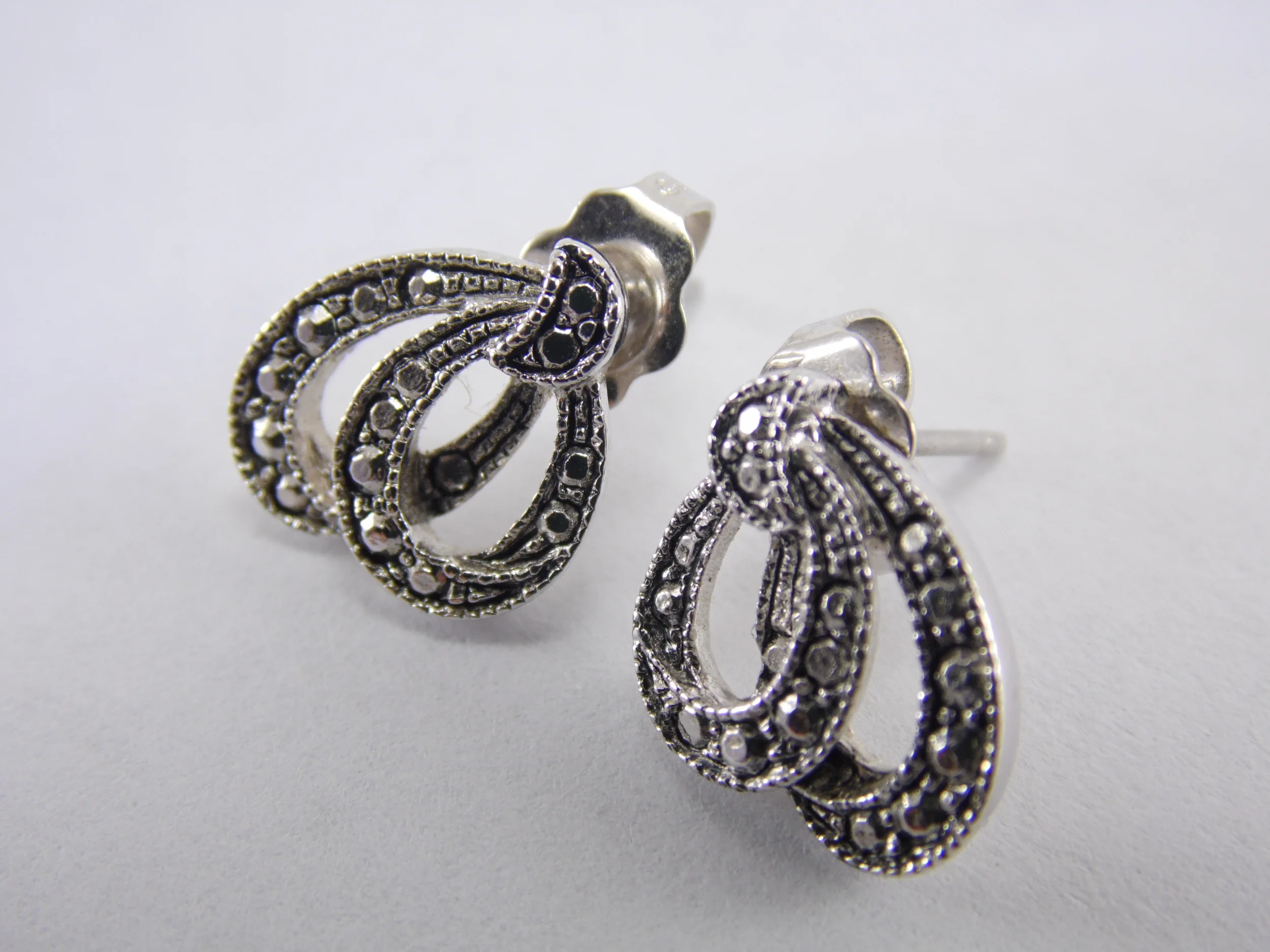 Vintage Signed "Avon" Geometric Silvertone Double Hoop Earrings