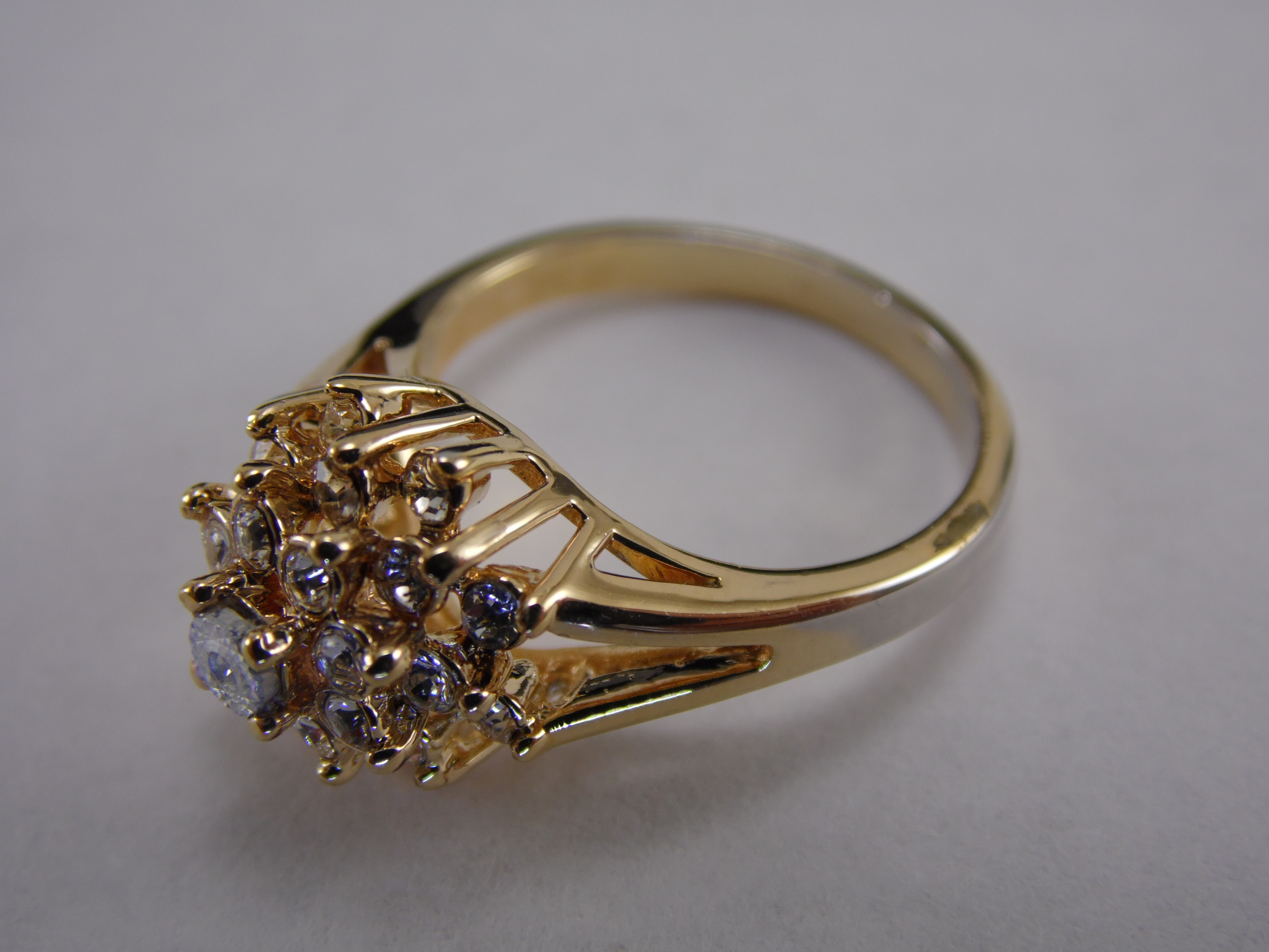Size 7 Gold Tone Cubic Zirconia CZ Vintage Cluster Statement Ring .75ct T.W
