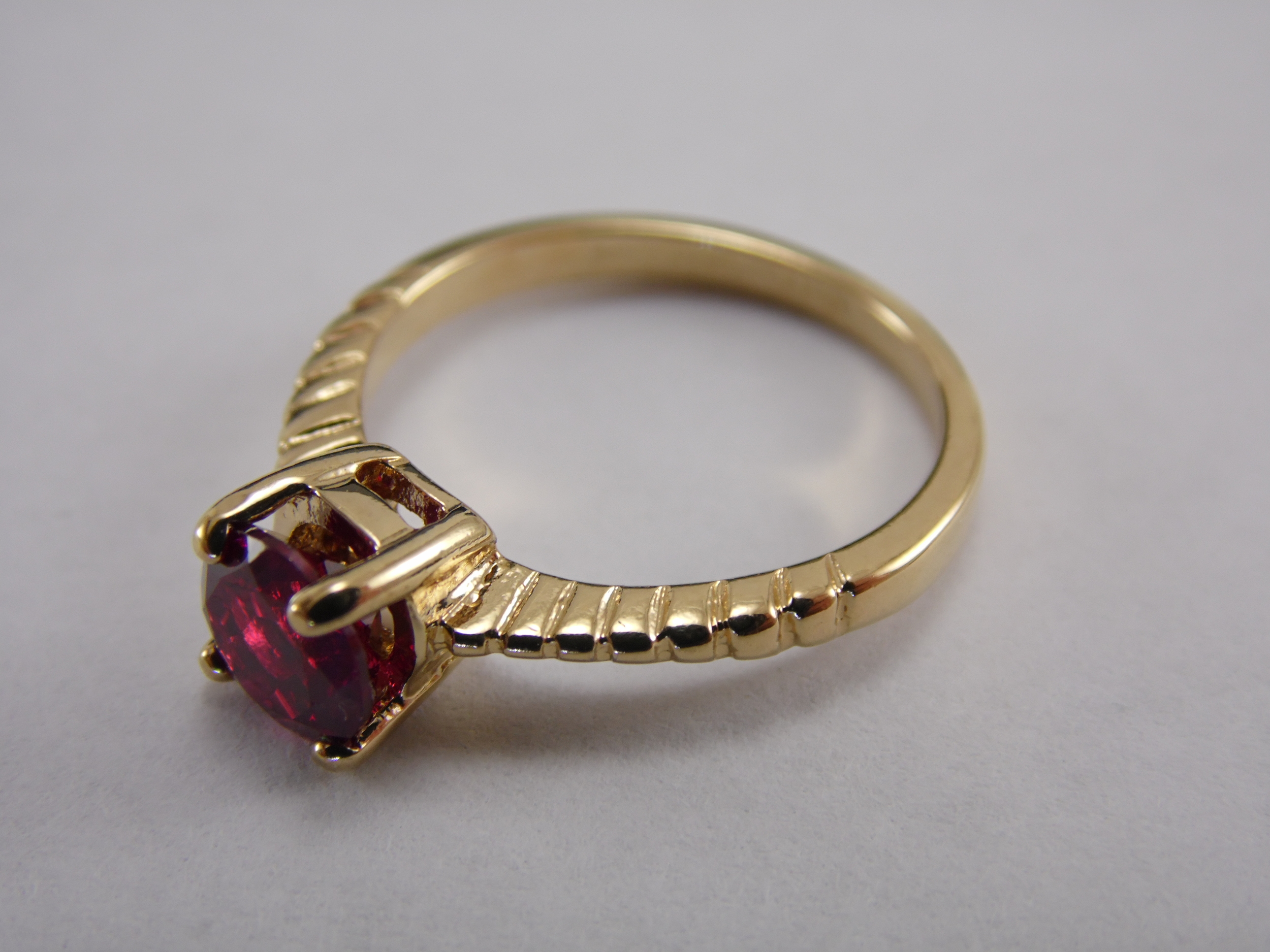 Size 7 14K HGE Gold Electroplated Faux Red Ruby Round Cut Gemstone Vintage Solitaire Ring 1.05ct T.W