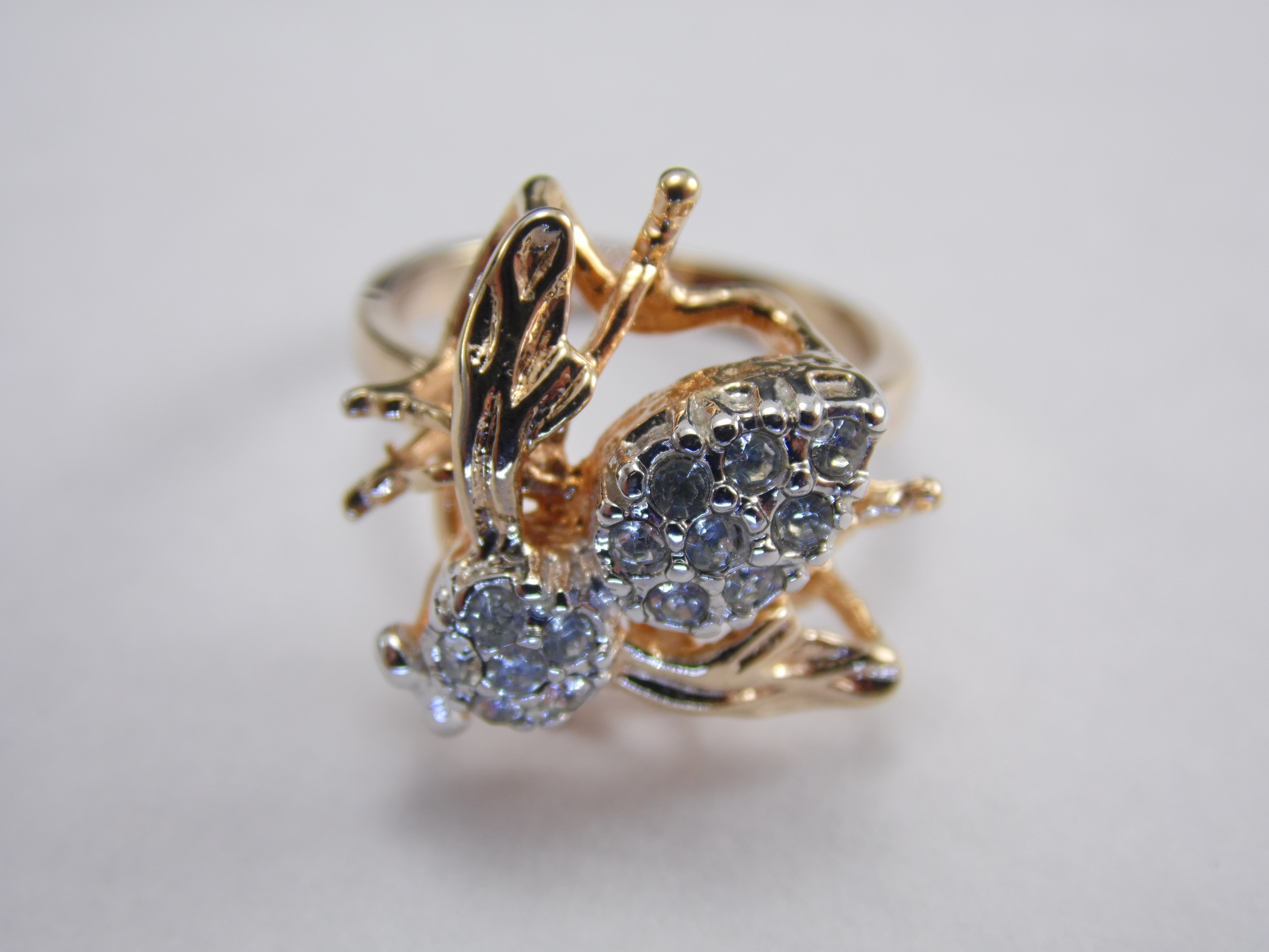 Size 7 18K HGE Two Tone Gold Silver Bee Wasp Flying Insect Motif Rhinestone Cubic Zirconia CZ Vintage Cocktail Statement Ring