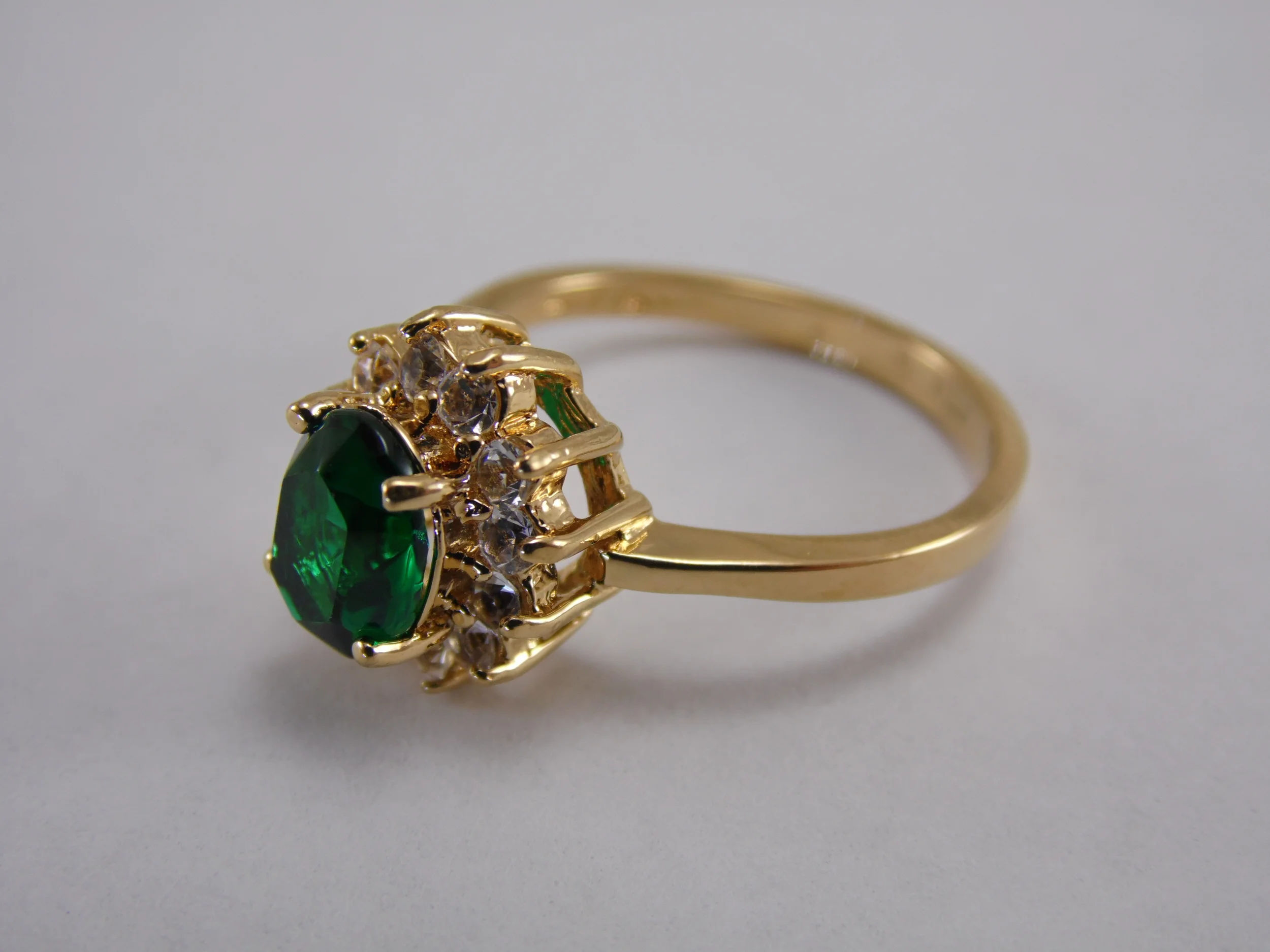 Size 7.5 Prong Set Halo Oval Cut Faux Emerald & Cubic Zirconia CZ Accents Vintage Multi Stone Engagement Statement Ring 1.62ct T.W