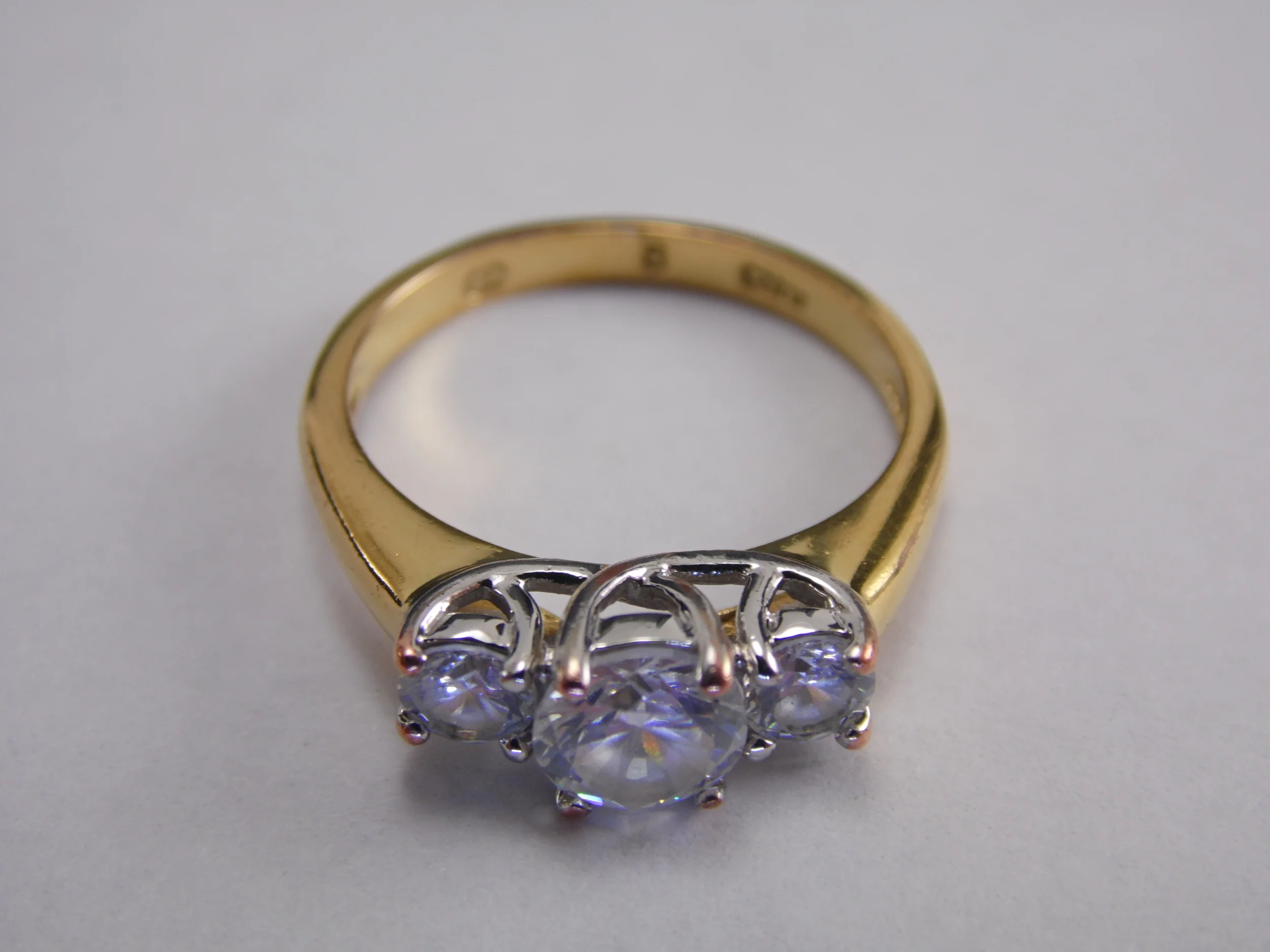 Size 8 Three Stone Round Cut Faux Diamond Cubic Zirconia CZ Vintage Statement Ring 1.26Ct T.W