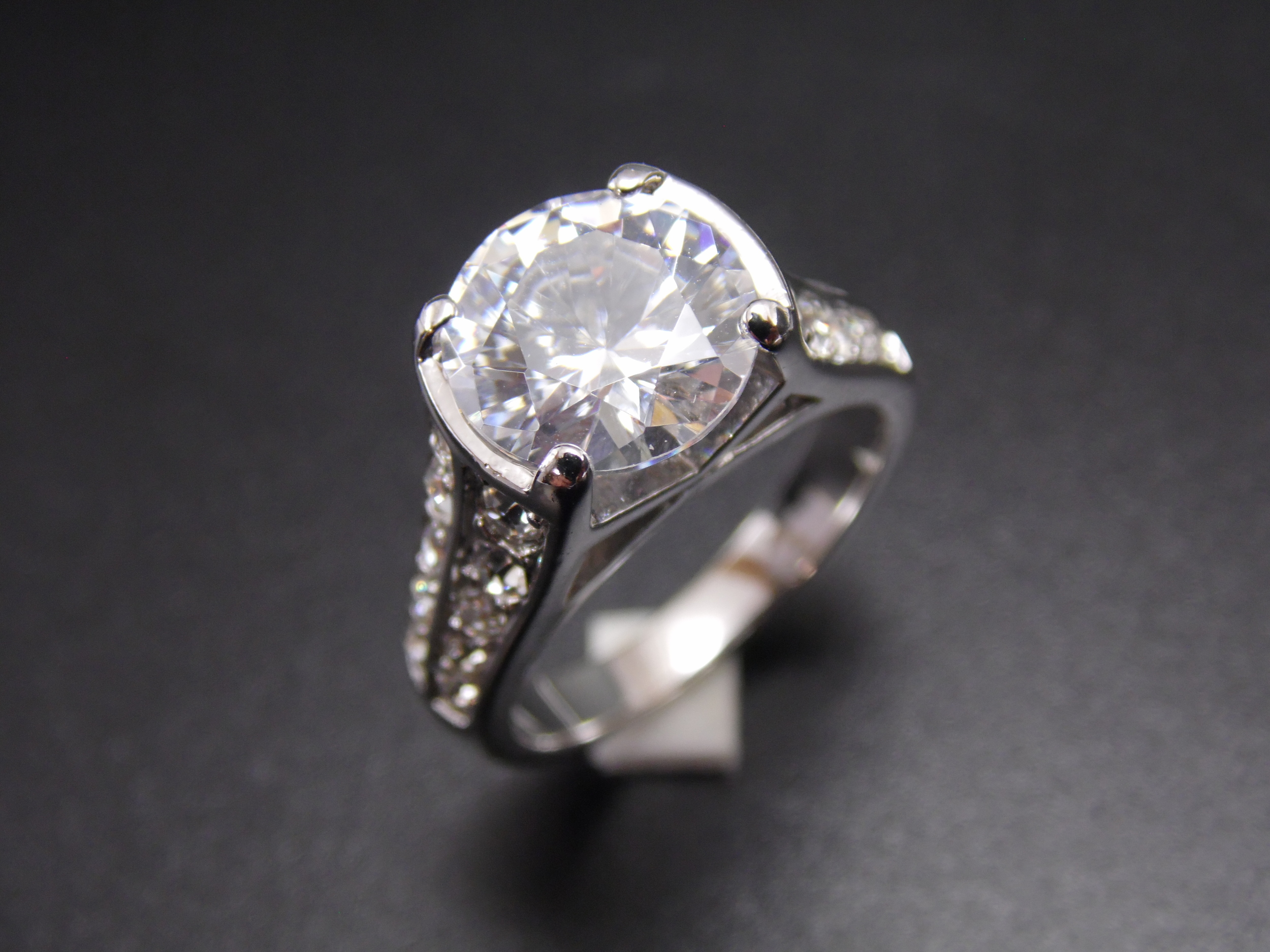 Size 8 Vintage Silvertone Prong Set Round Cut Diamond Cubic Zirconia Cz Accents Rhinestone Tapered Engagement Statement Ring 5 Carat T.W