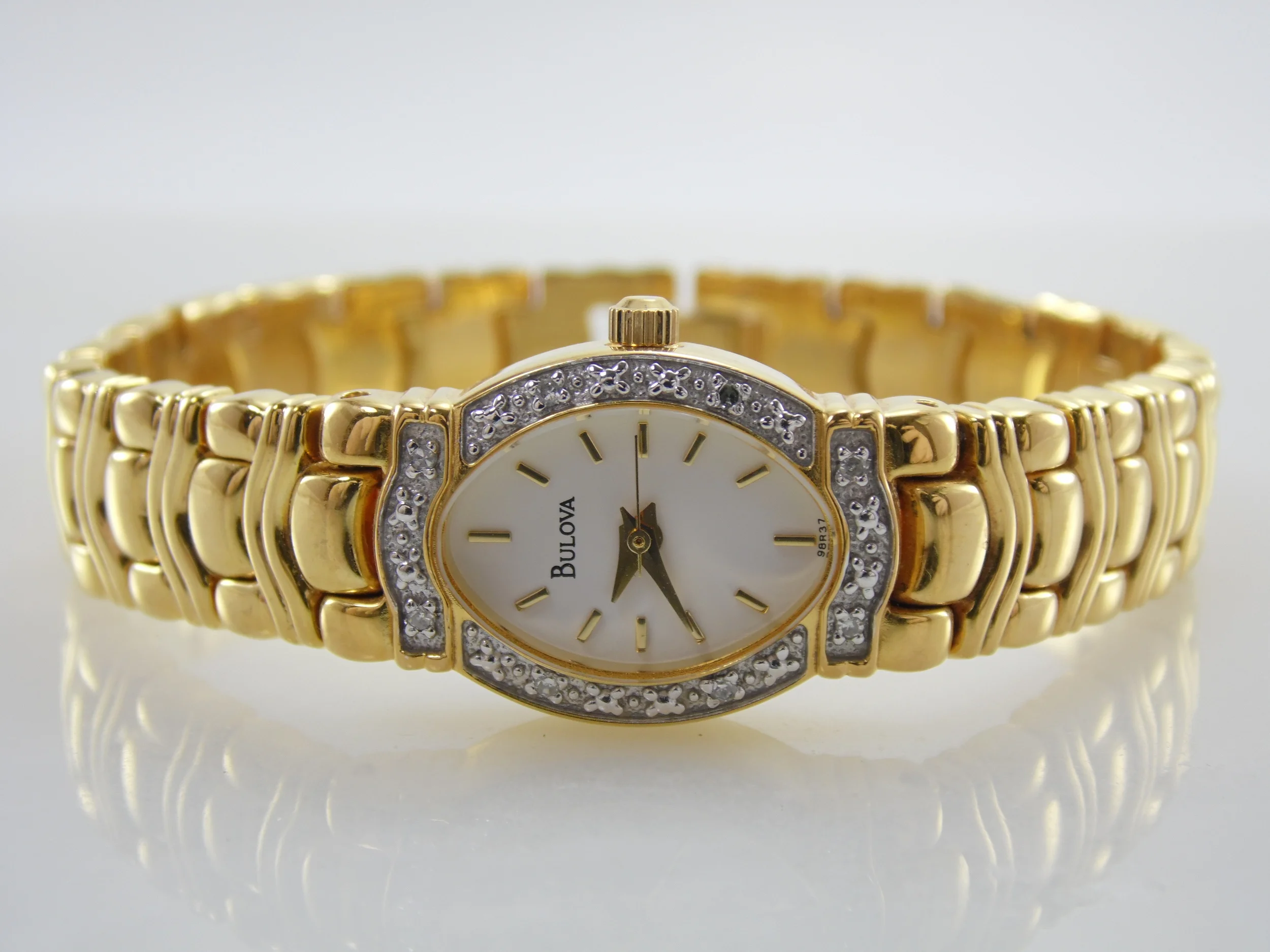 Womens Bulova 98R37 Genuine Authentic Diamond Gold Tone Watch