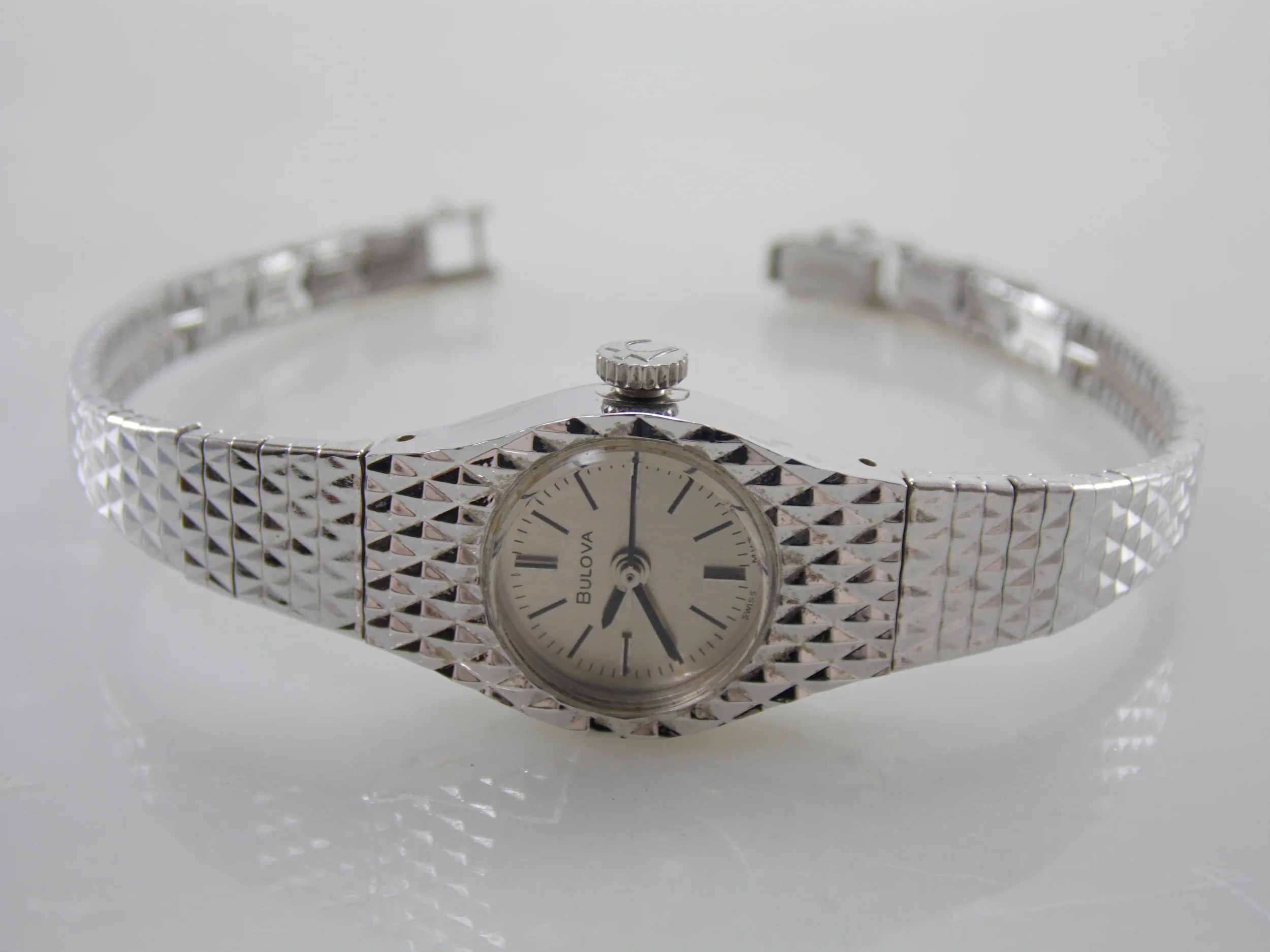 Vintage Bulova 17 Jewels Silver-Tone Mechanical Wind Up Swiss Watch