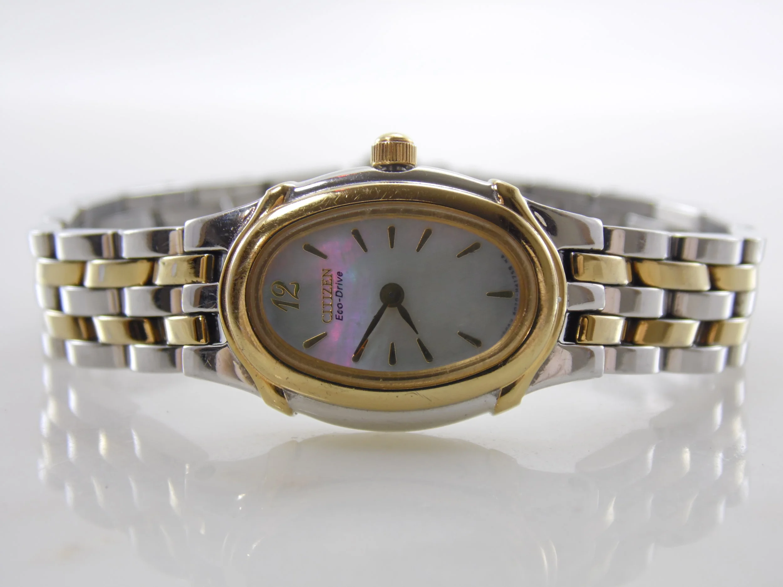 Vintage Womens Citizen Eco Drive Mother of Pearl Solar Powered Rechargeable Two Tone Stainless Steel Watch