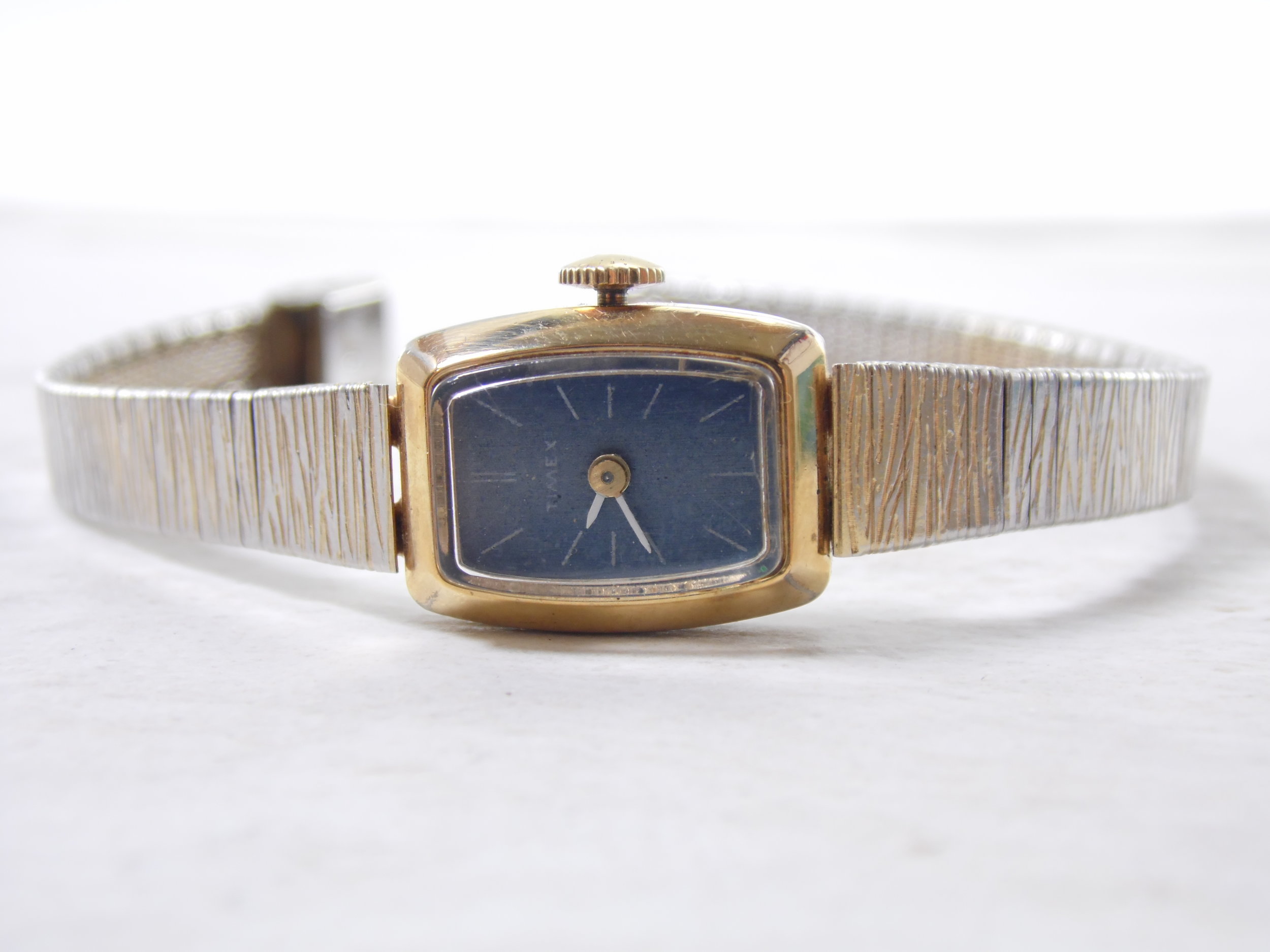 Vintage Timex 17 Jewels Mechanical Windup Womens Watch