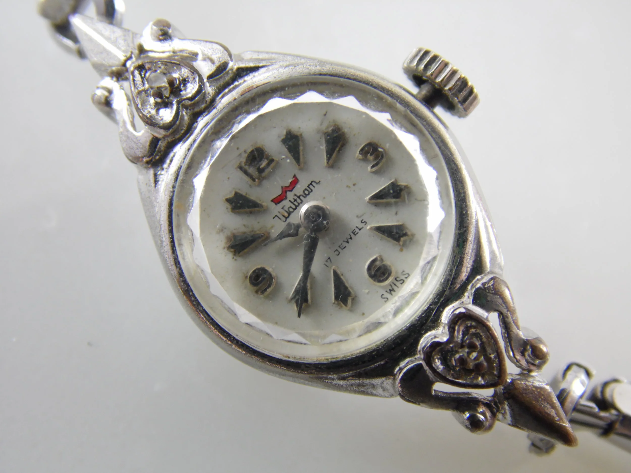 Vintage Womens Waltham Genuine Diamond 17 Jewels Mechanical Windup Swiss Made Watch