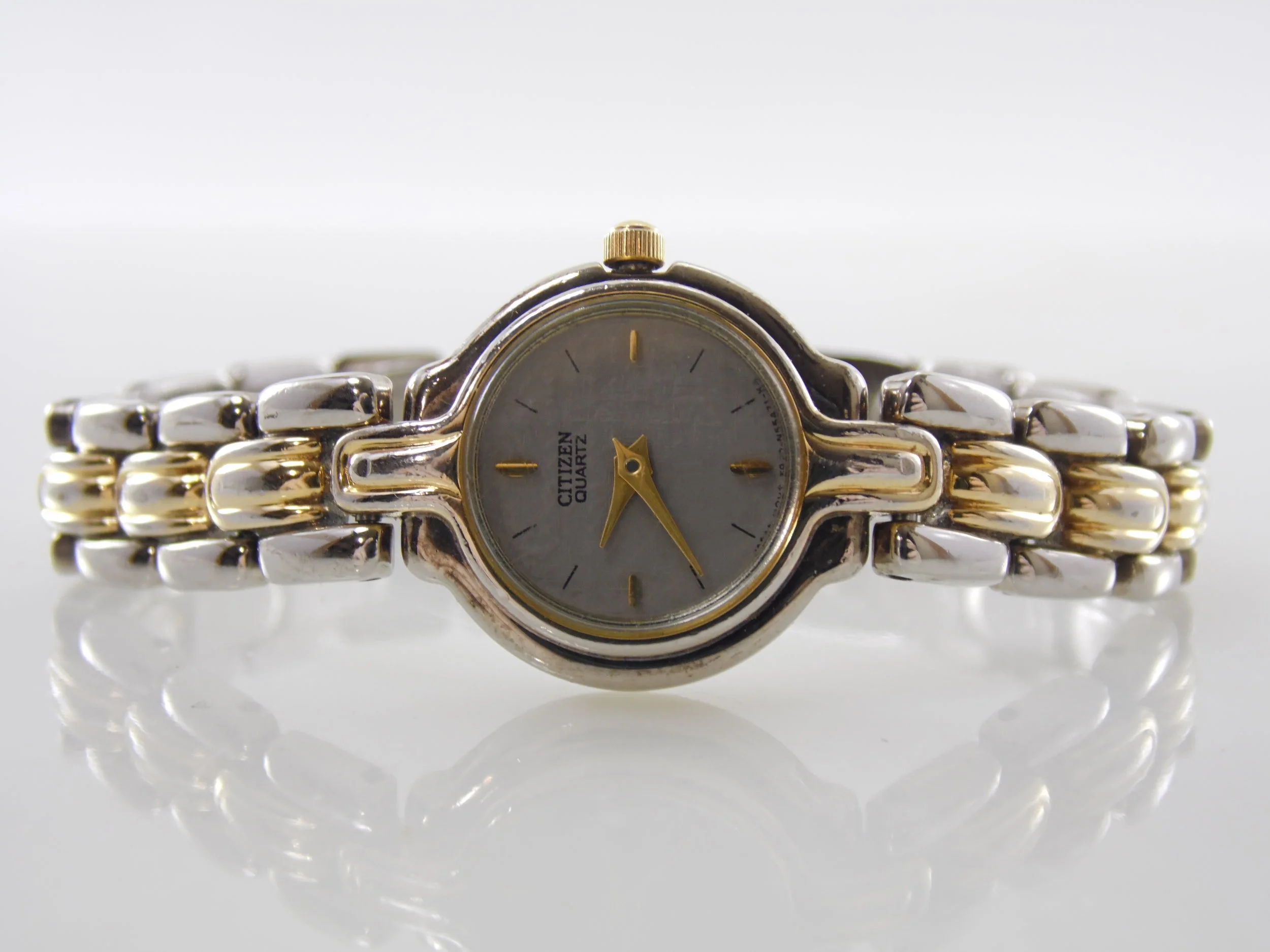 Vintage Womens Citizen Two Tone Gold Stainless Steel Watch