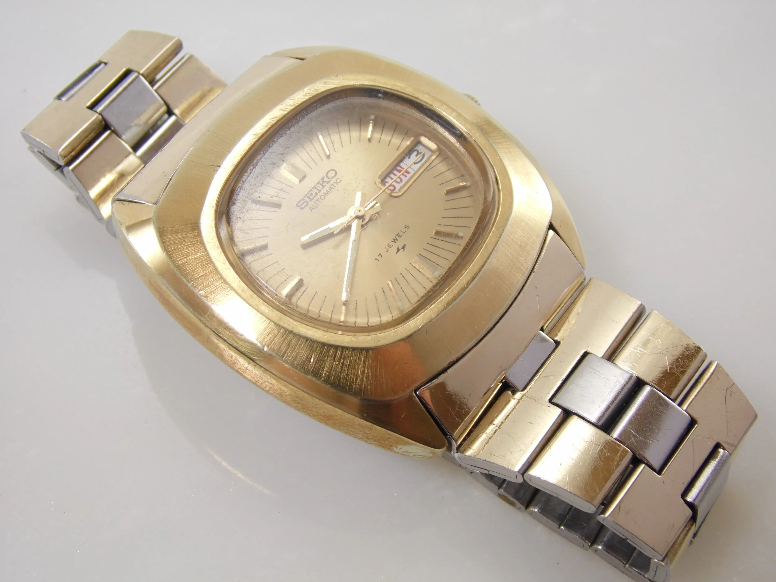 Vintage 1970's Seiko 17 Jewels Gold Day Date Automatic Mens Watch