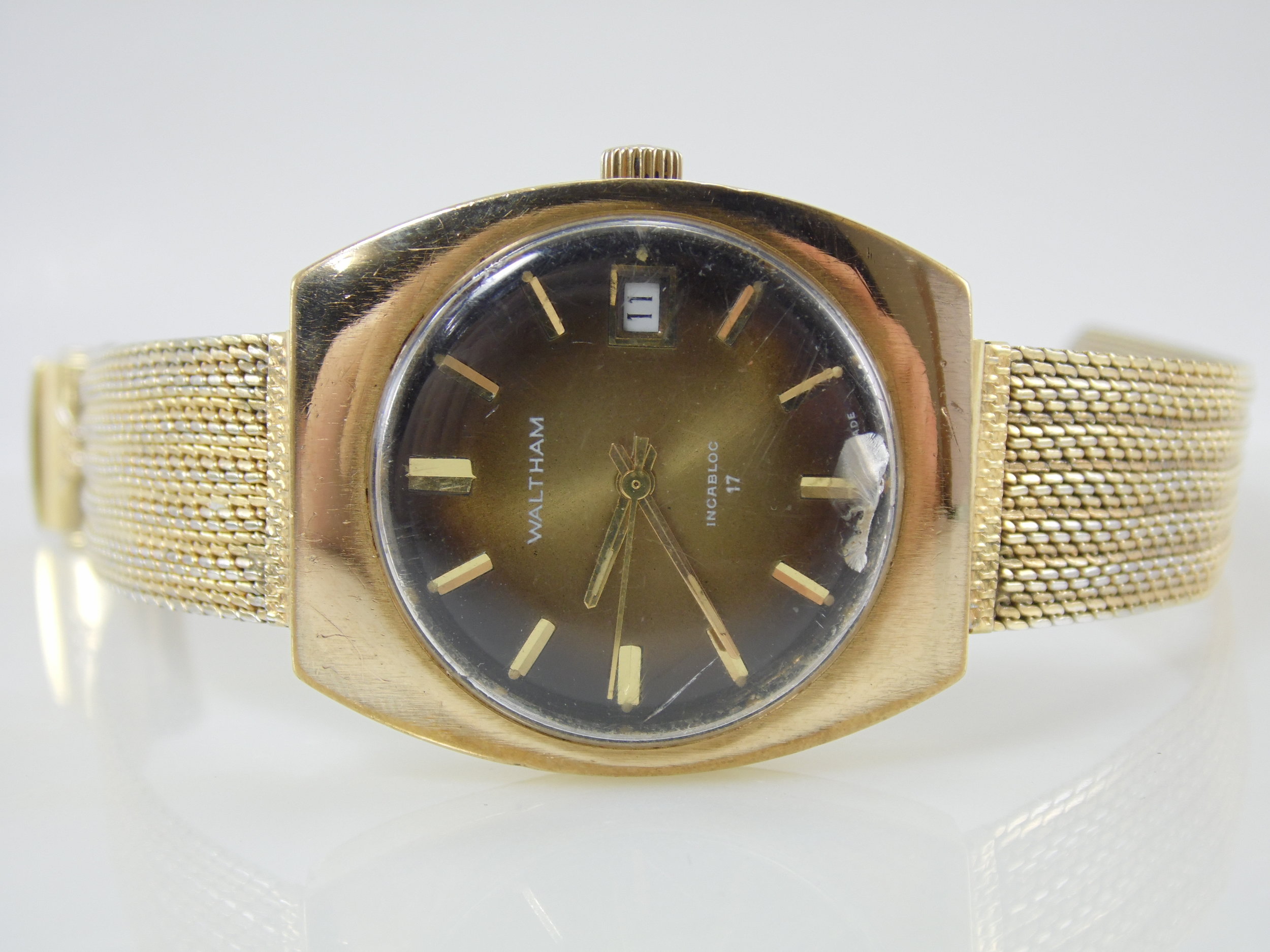 Vintage 1970's Waltham 17 Jewels Mechanical Windup Swiss Made Watch for Parts or Repair