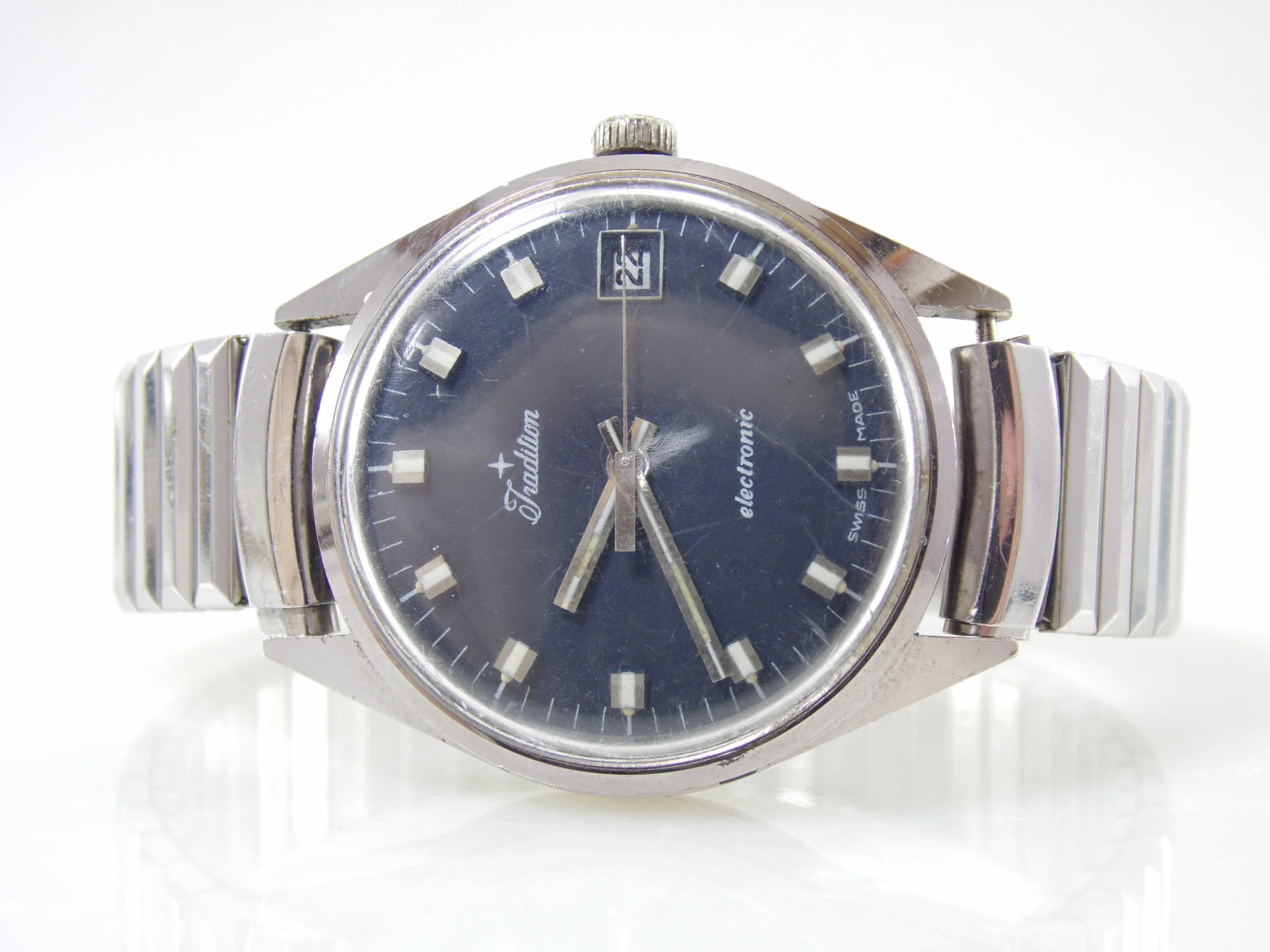 Vintage "Tradition" Electronic Sweeping Secondhand Mens Swiss Made Quartz Watch