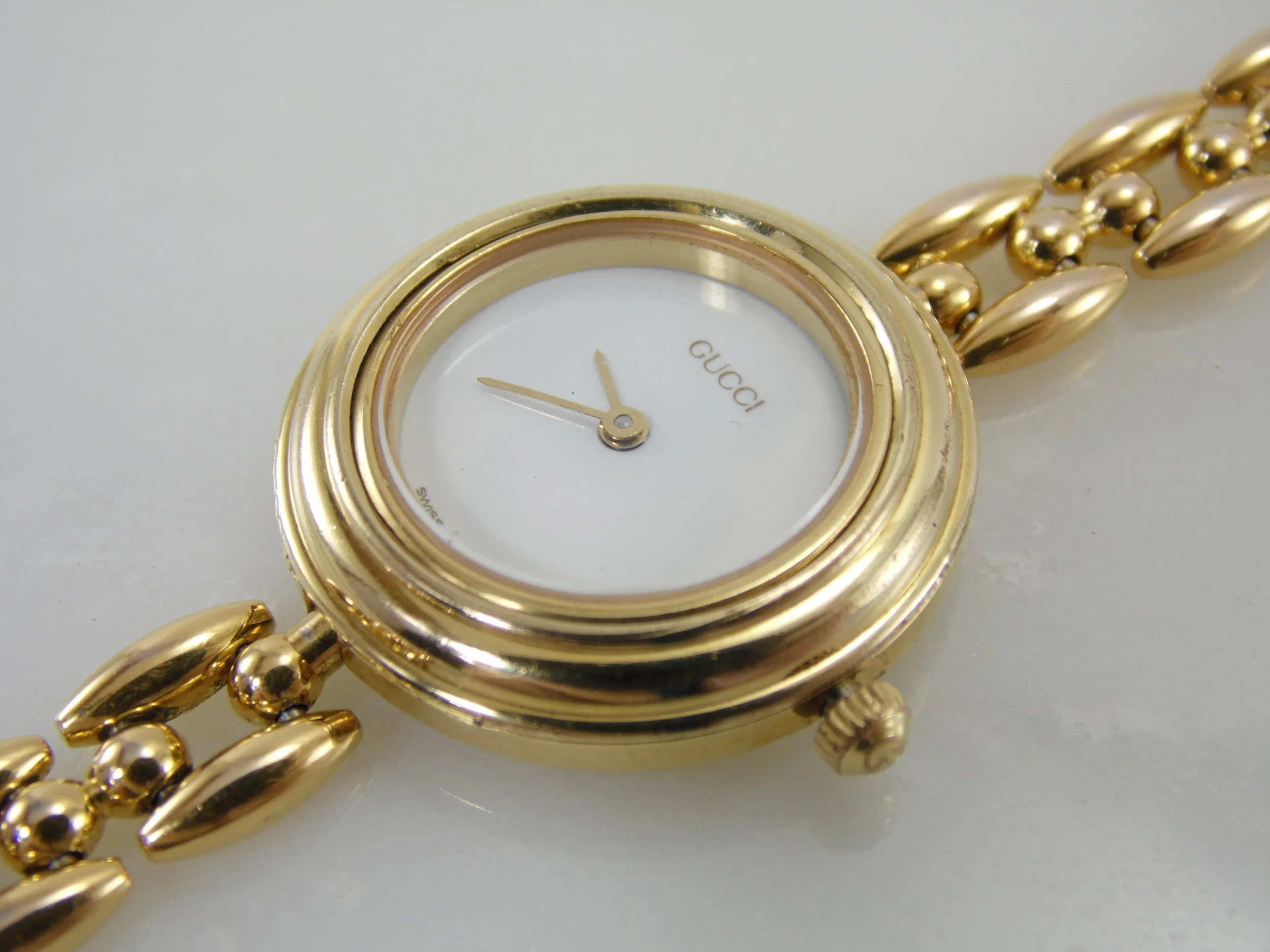 Rare Vintage Womens Gucci 11/12.2 White Dial Rice Link Swiss Made Removable Interchangeable Gold Bezel Watch 