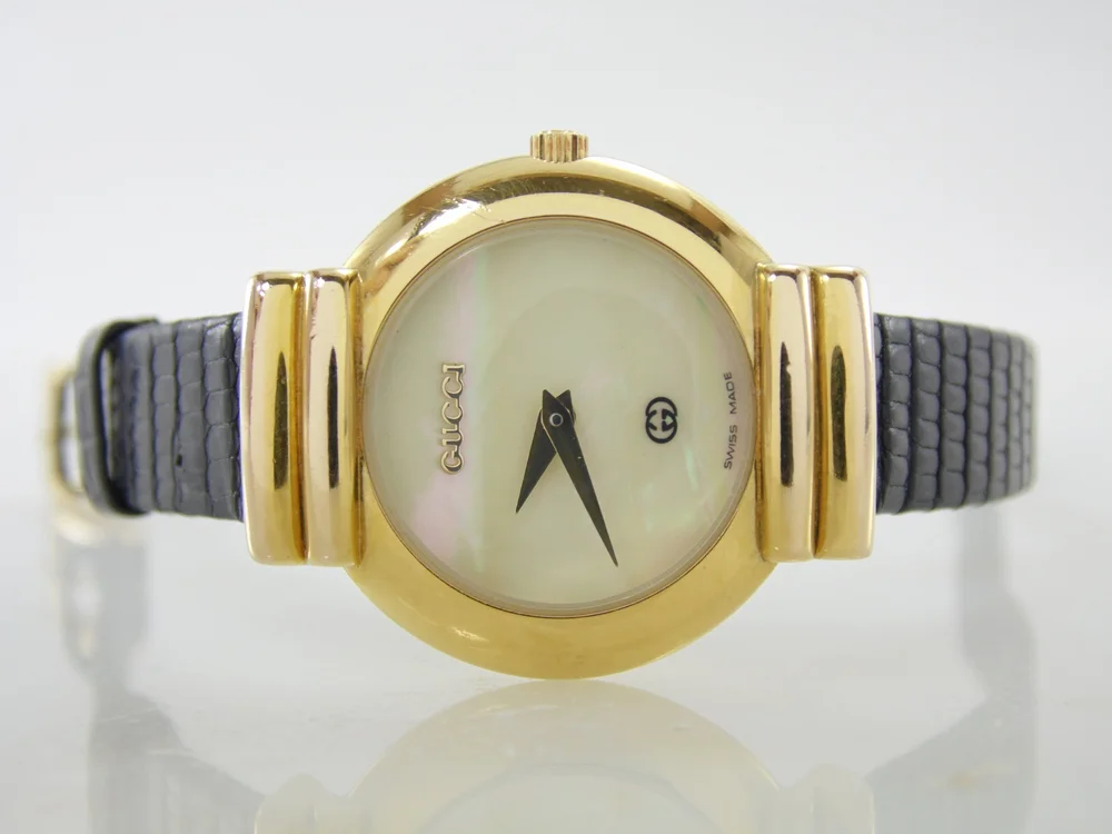 AUTHENTIC VINTAGE GUCCI MOTHER-OF-PEARL & DIAMOND GOLD WATCH MAGNIFICENT 18K GOLD DIAMOND GUCCI MOTHER OF PEARL WATCH  main image 4