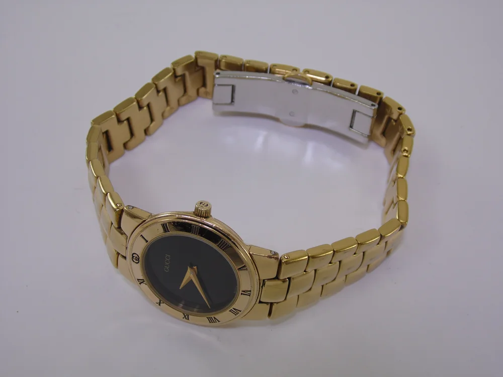 Vintage Authentic Gucci 3300.2.L Womens Black & Gold Swiss  display picture 1